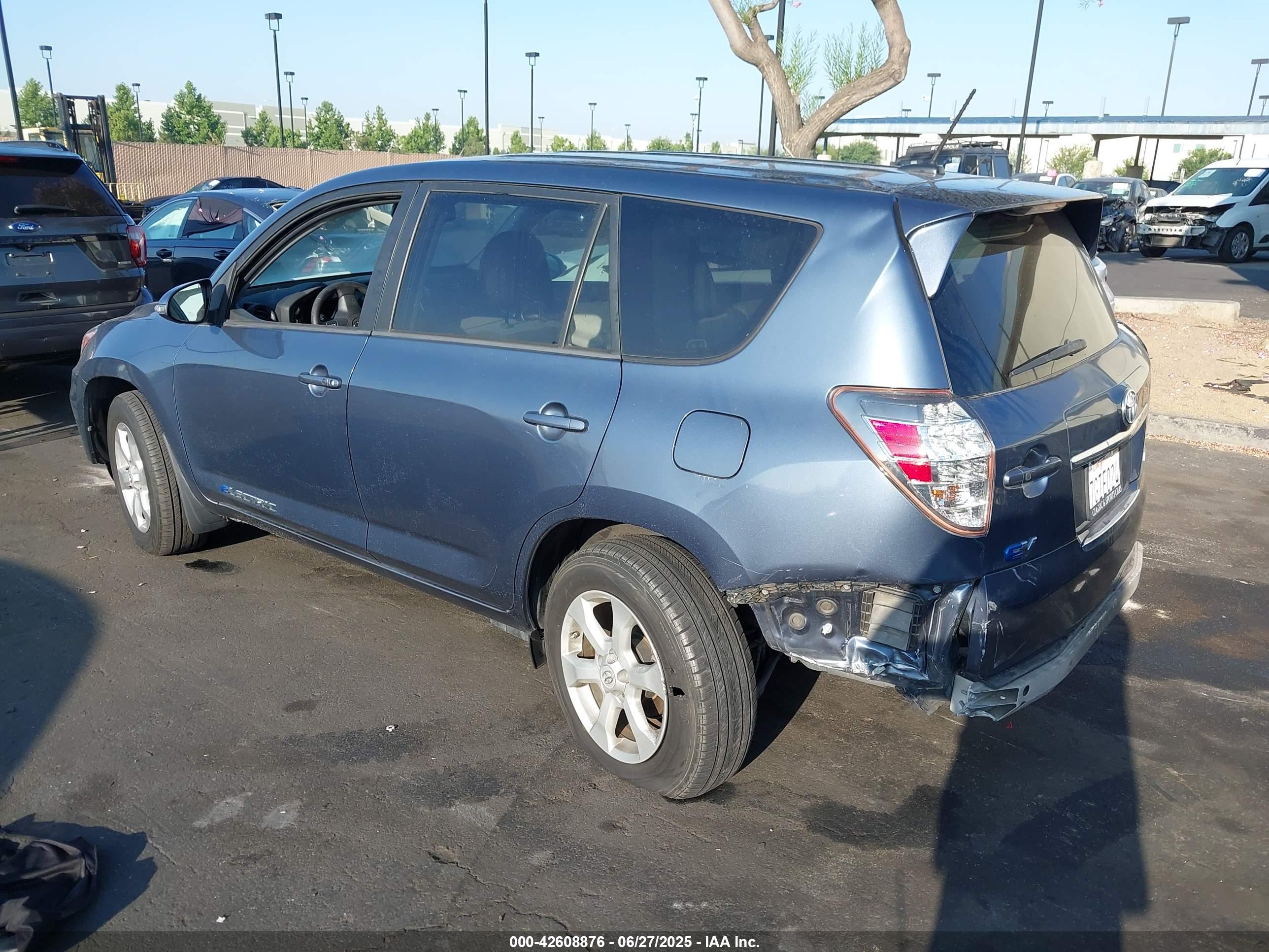 TOYOTA RAV4 image 3