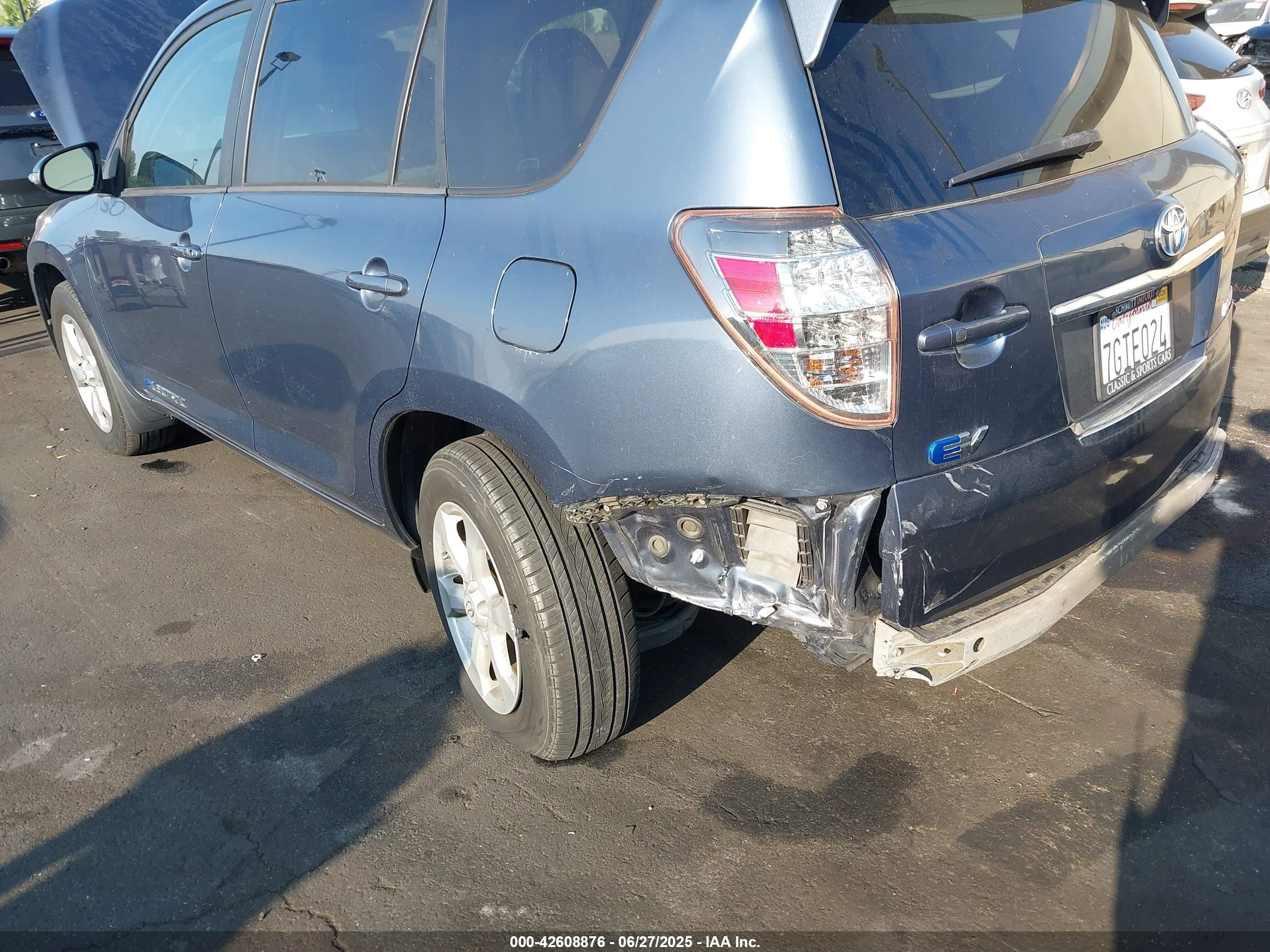 TOYOTA RAV4 image 6