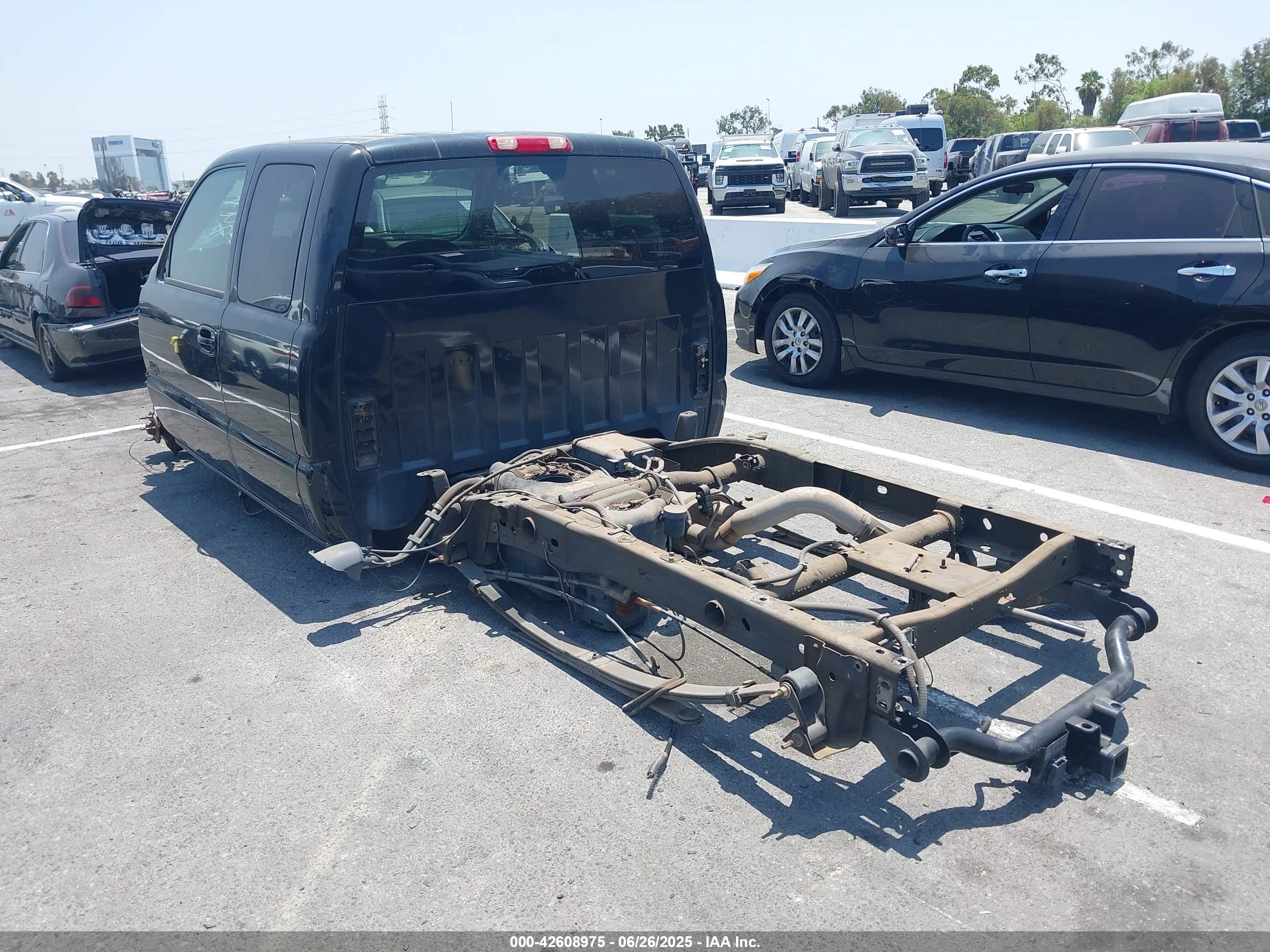 CHEVROLET SILVERADO image 3