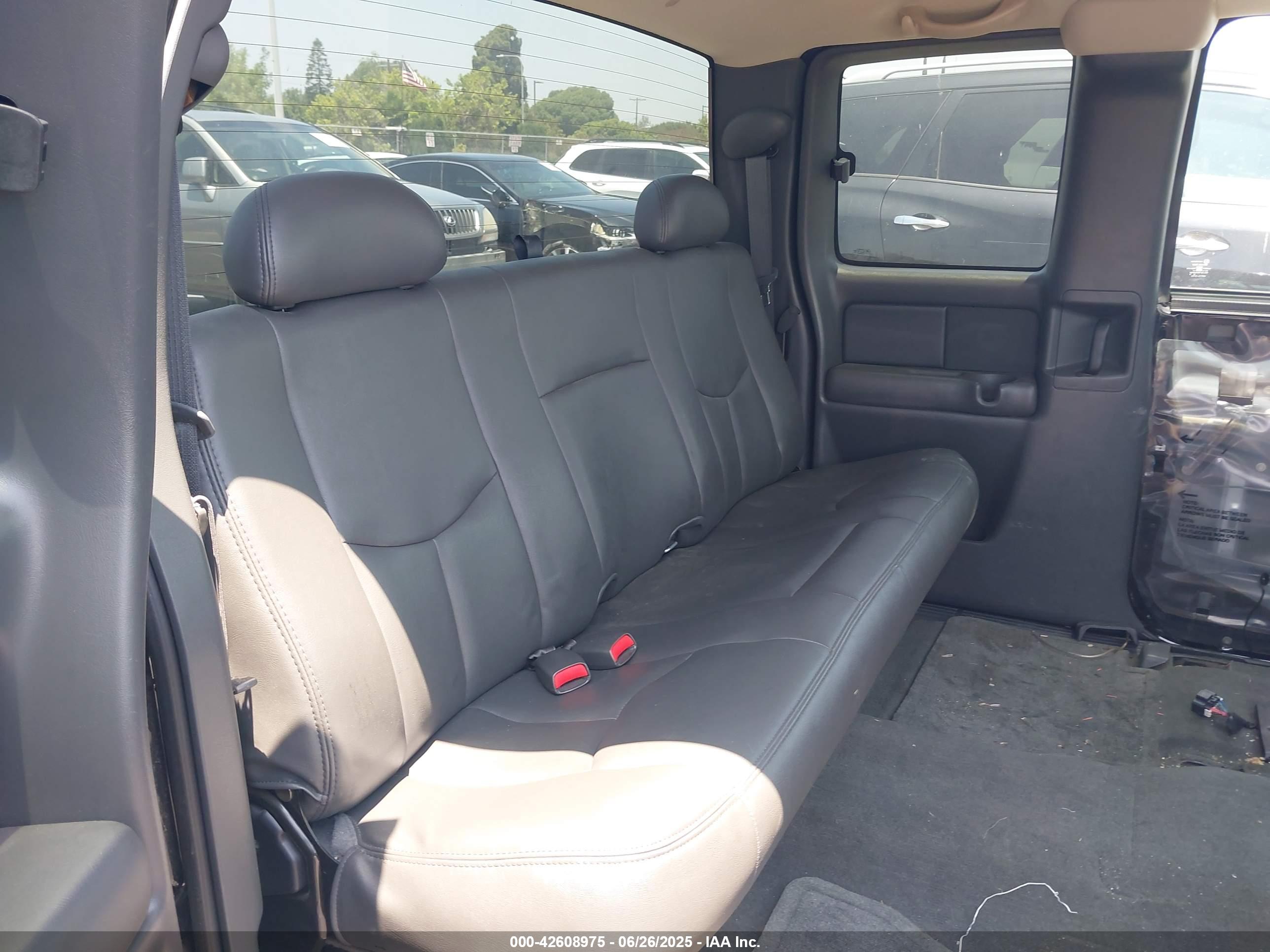 CHEVROLET SILVERADO image 8