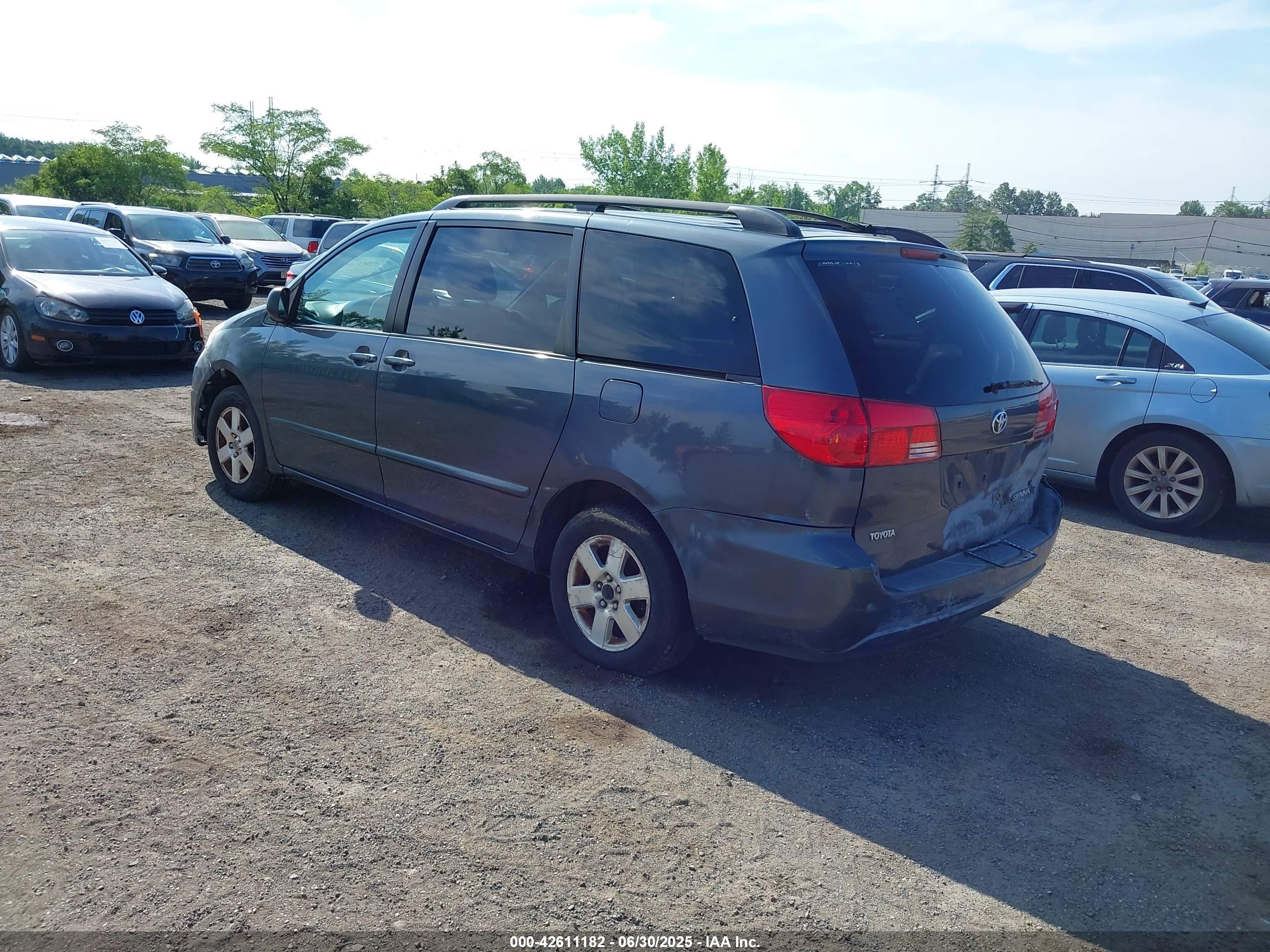 TOYOTA SIENNA image 3