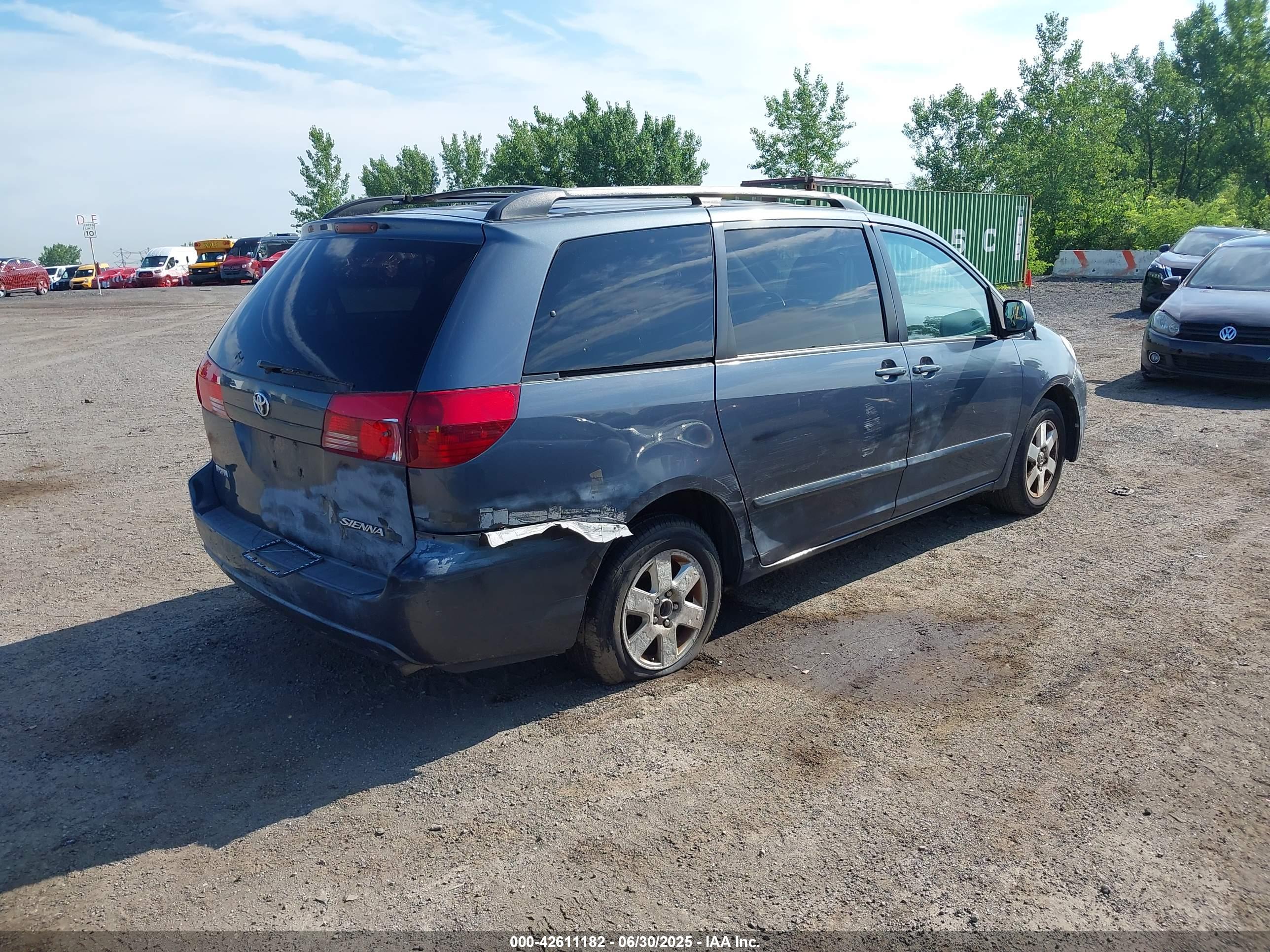 TOYOTA SIENNA image 4
