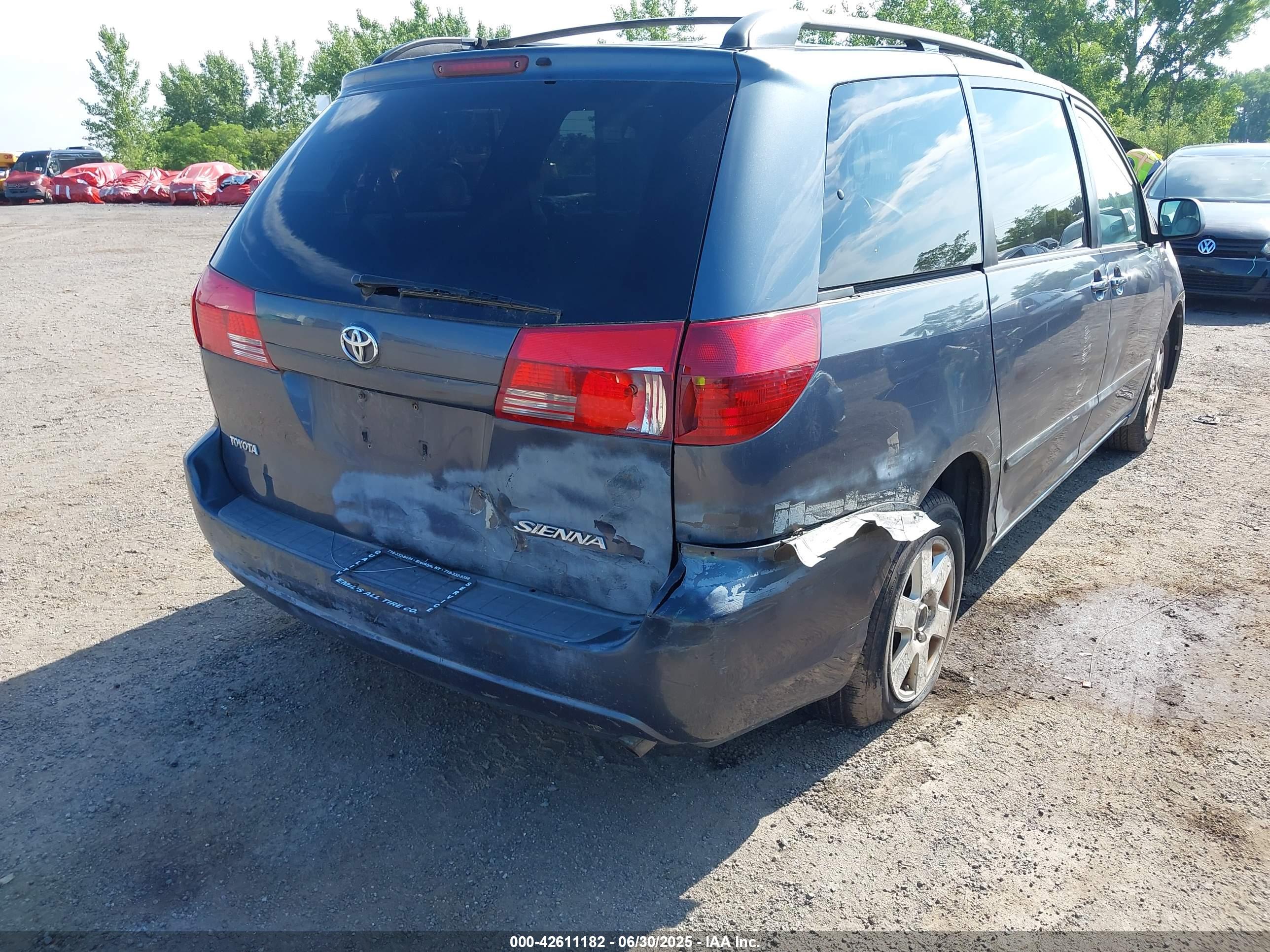 TOYOTA SIENNA image 6