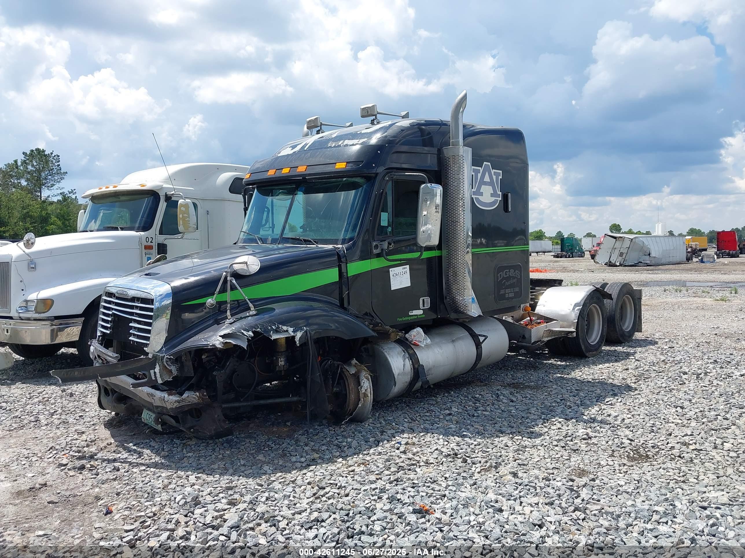 FREIGHTLINER CONVENTIONAL image 2