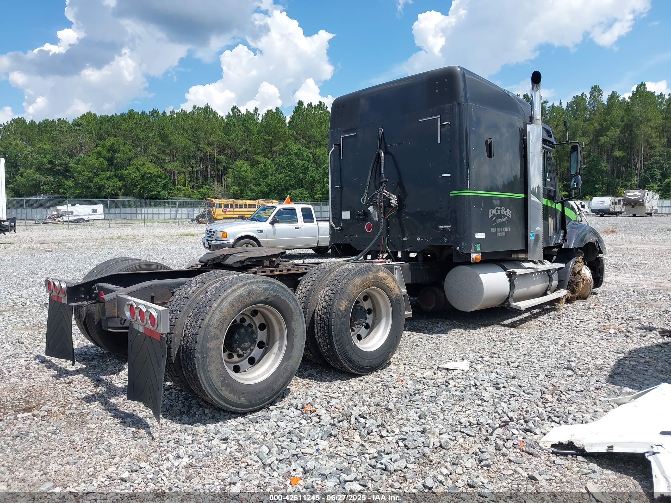 FREIGHTLINER CONVENTIONAL image 4
