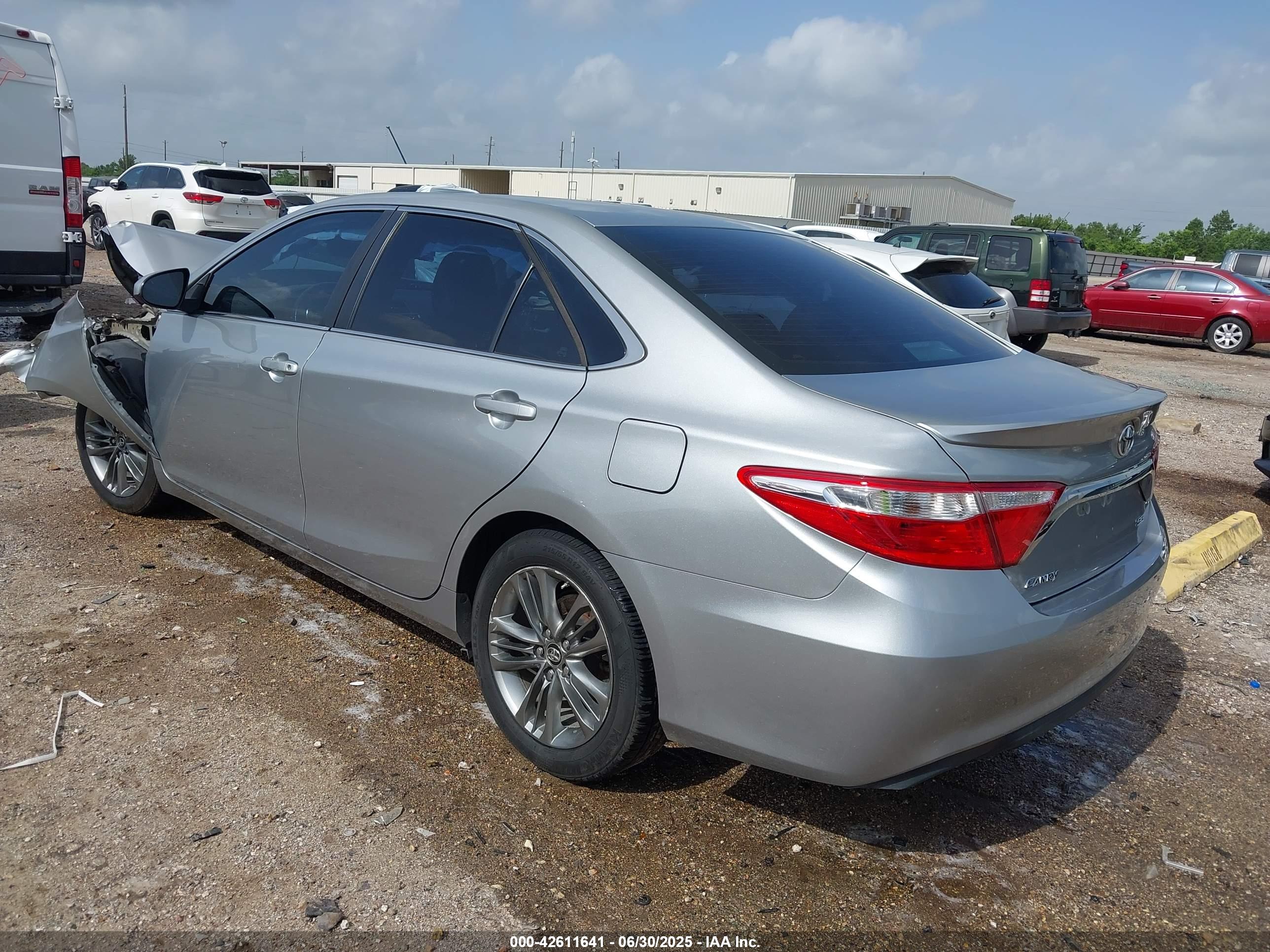 TOYOTA CAMRY image 3