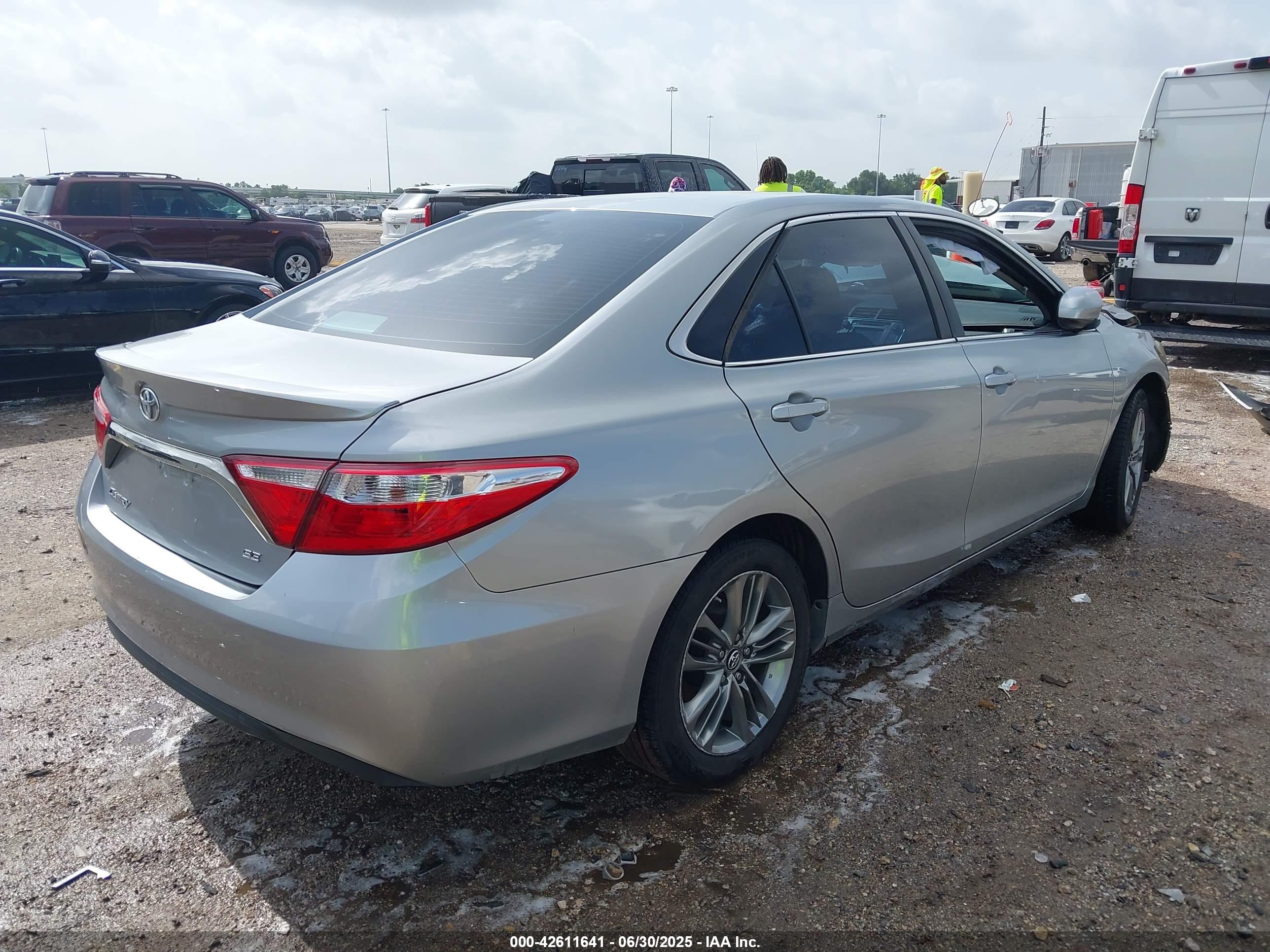 TOYOTA CAMRY image 4