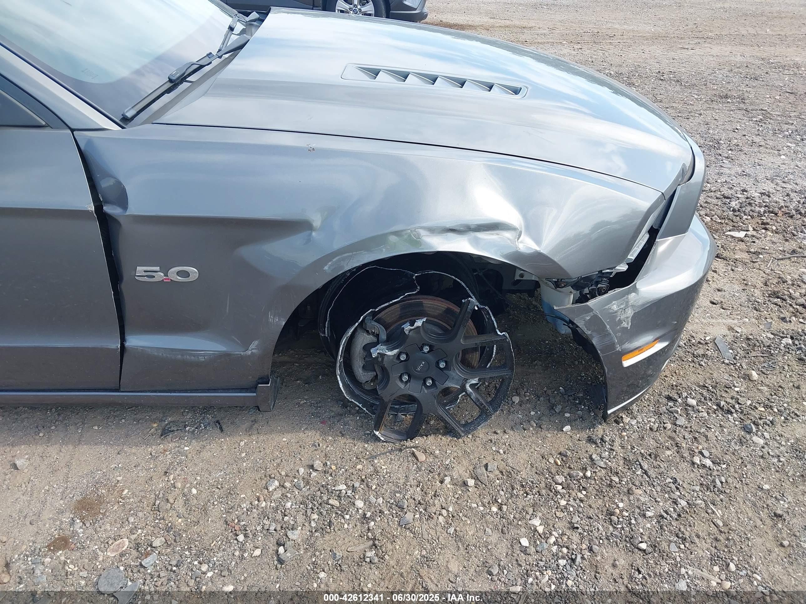 FORD MUSTANG image 6