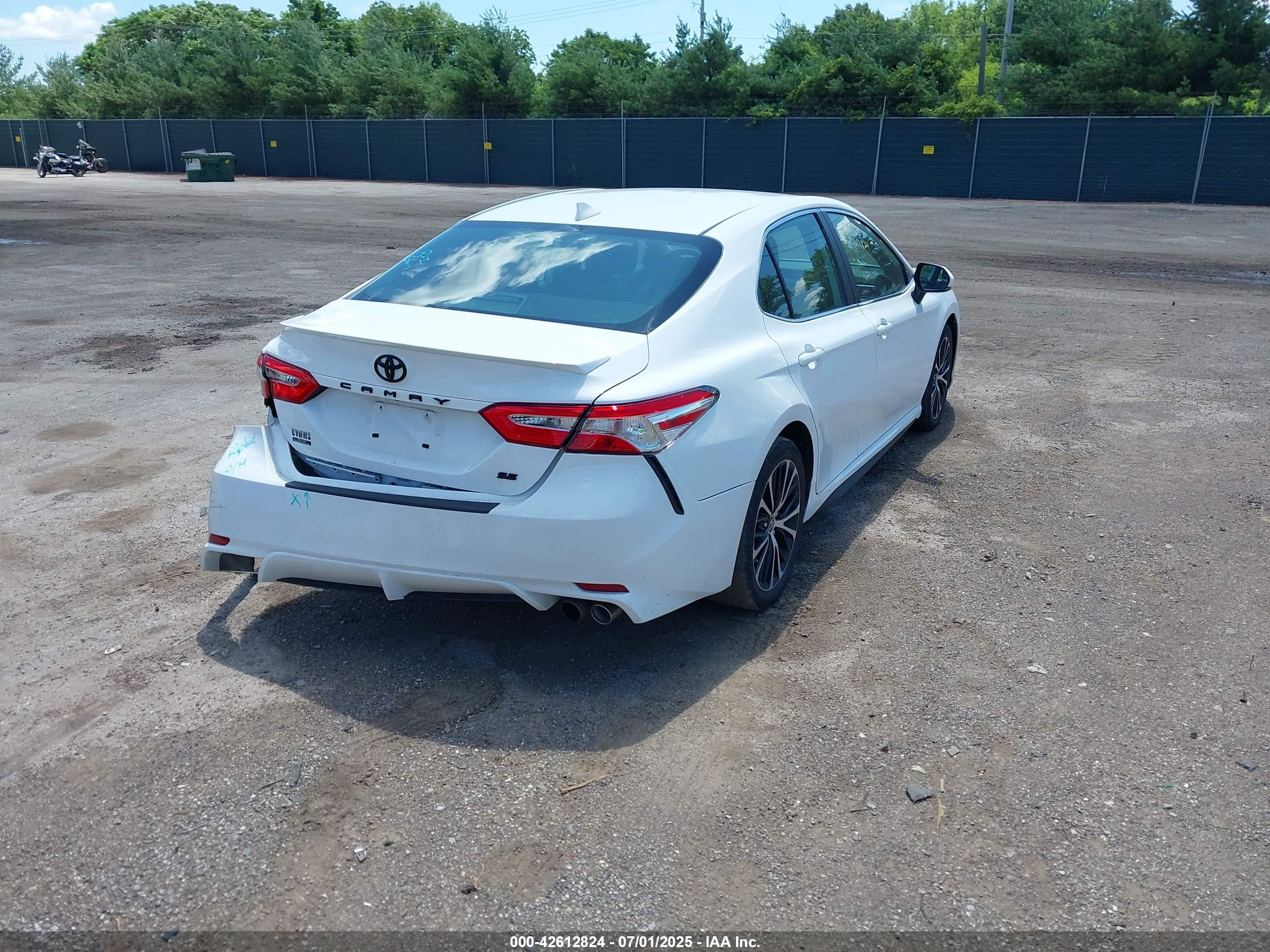 TOYOTA CAMRY image 4