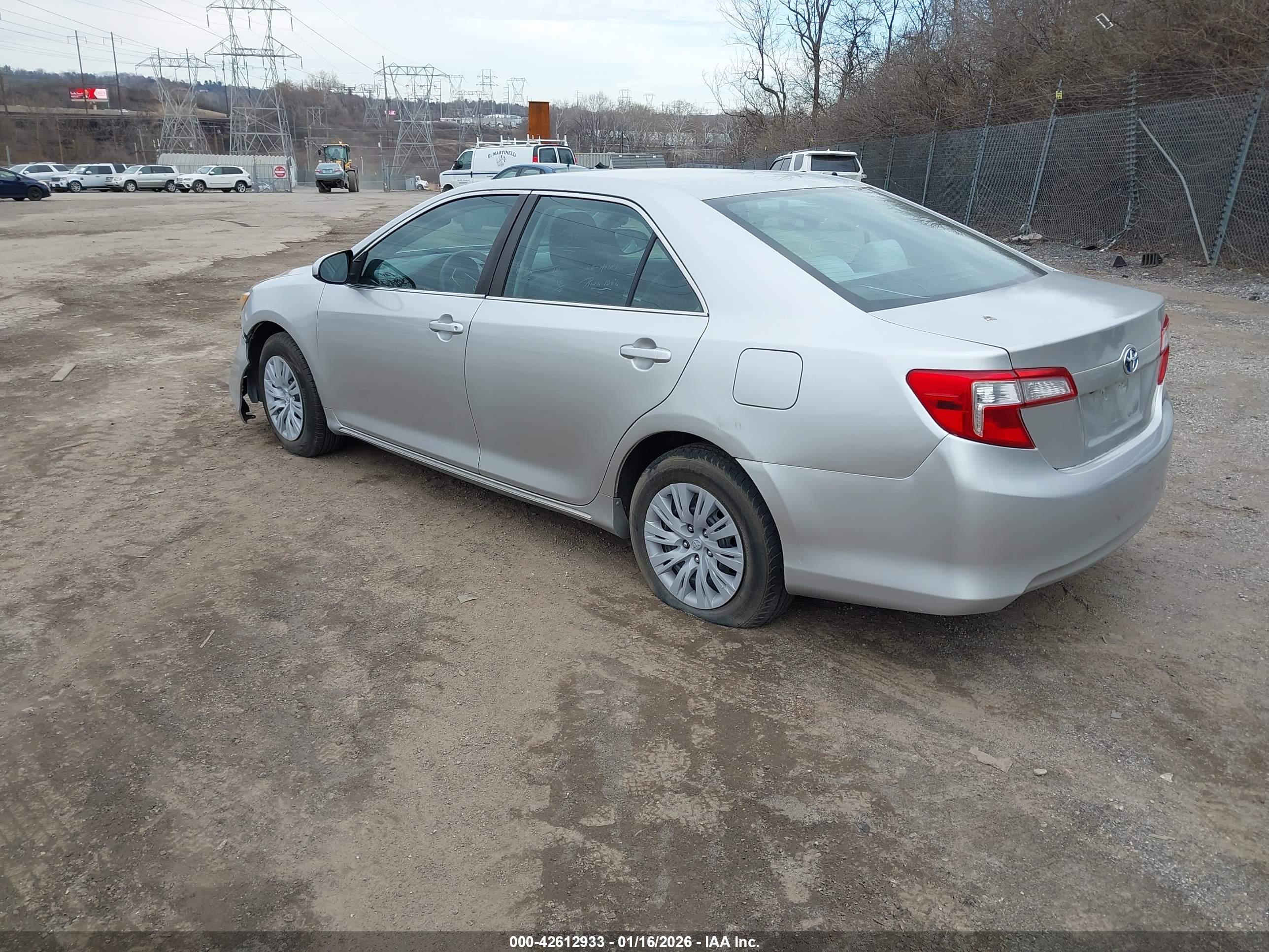 TOYOTA CAMRY image 3