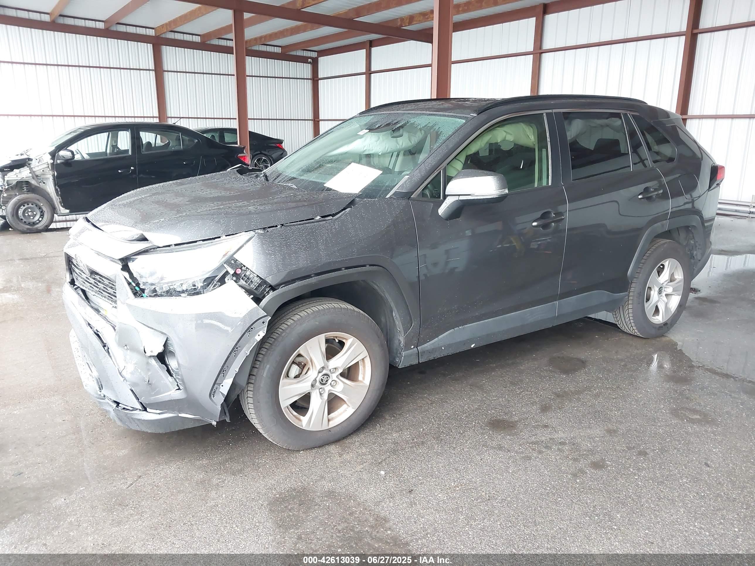 TOYOTA RAV4 image 2