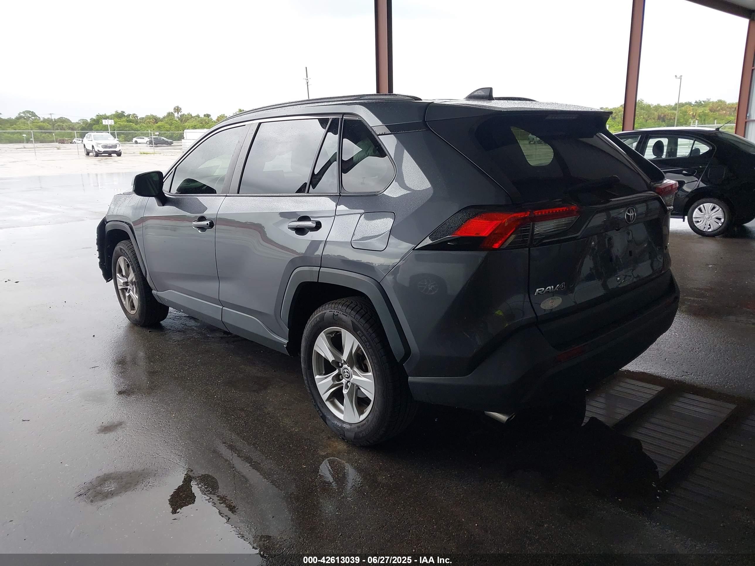 TOYOTA RAV4 image 3