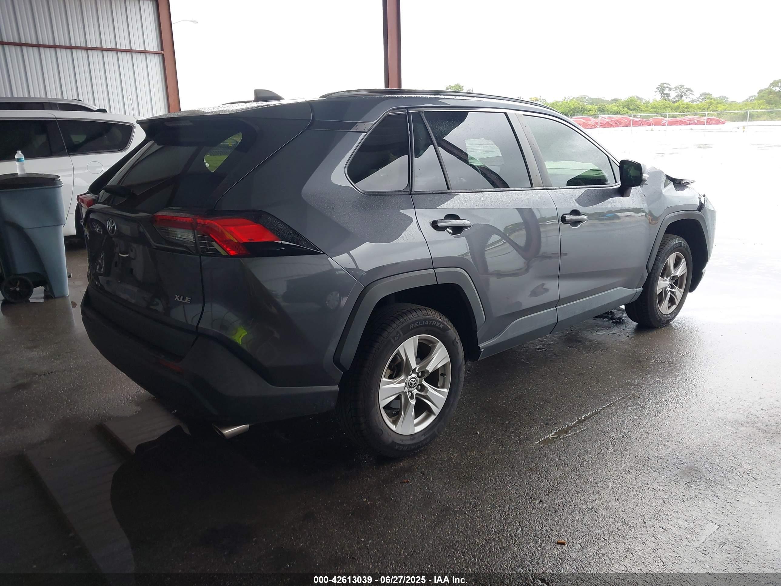 TOYOTA RAV4 image 4
