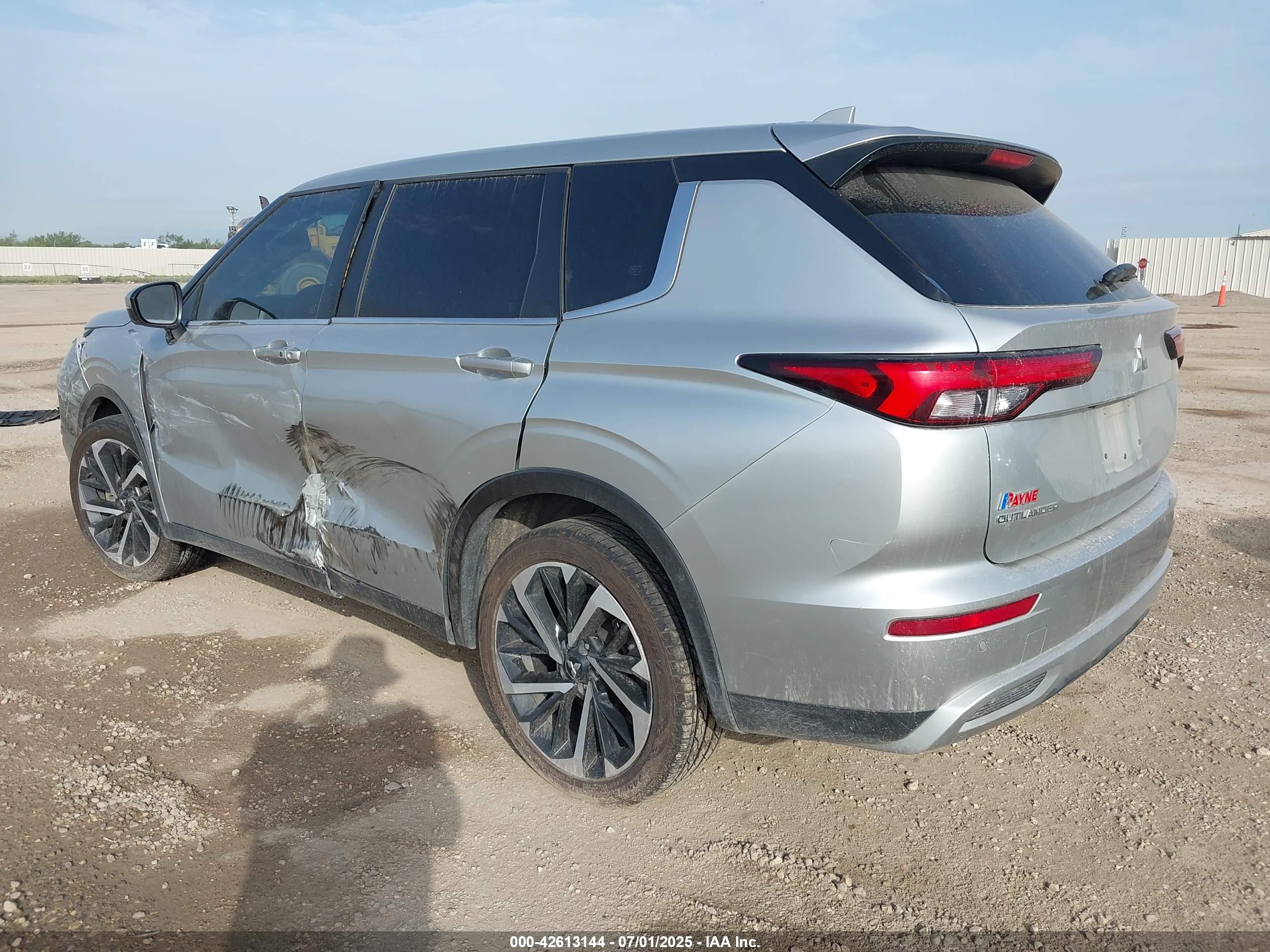 MITSUBISHI OUTLANDER image 3