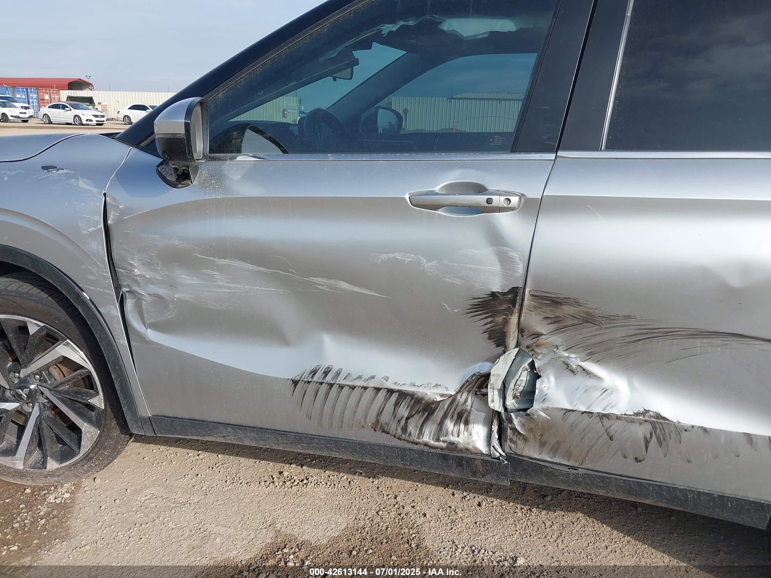 MITSUBISHI OUTLANDER image 6