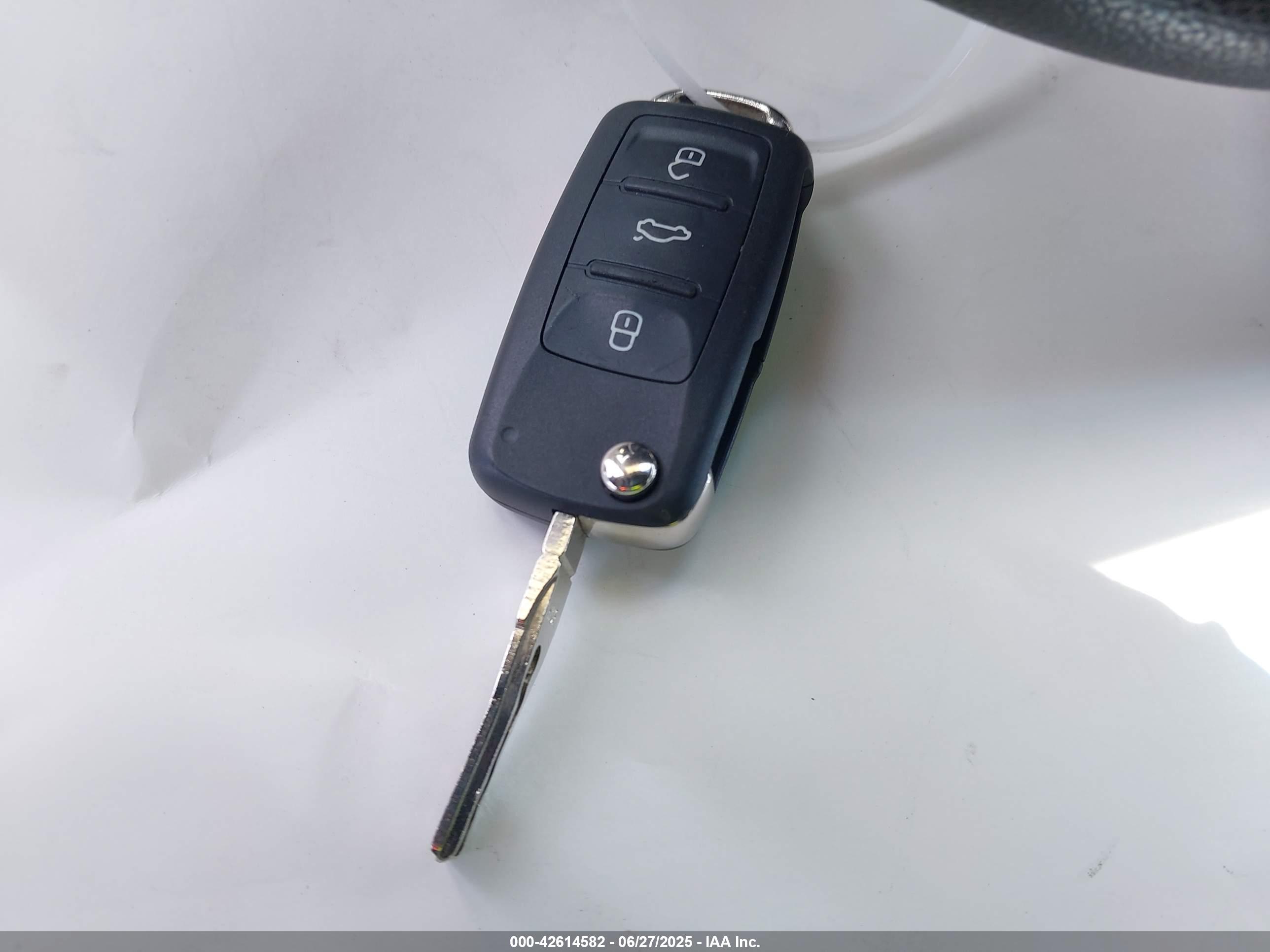 HYUNDAI TUCSON image 11