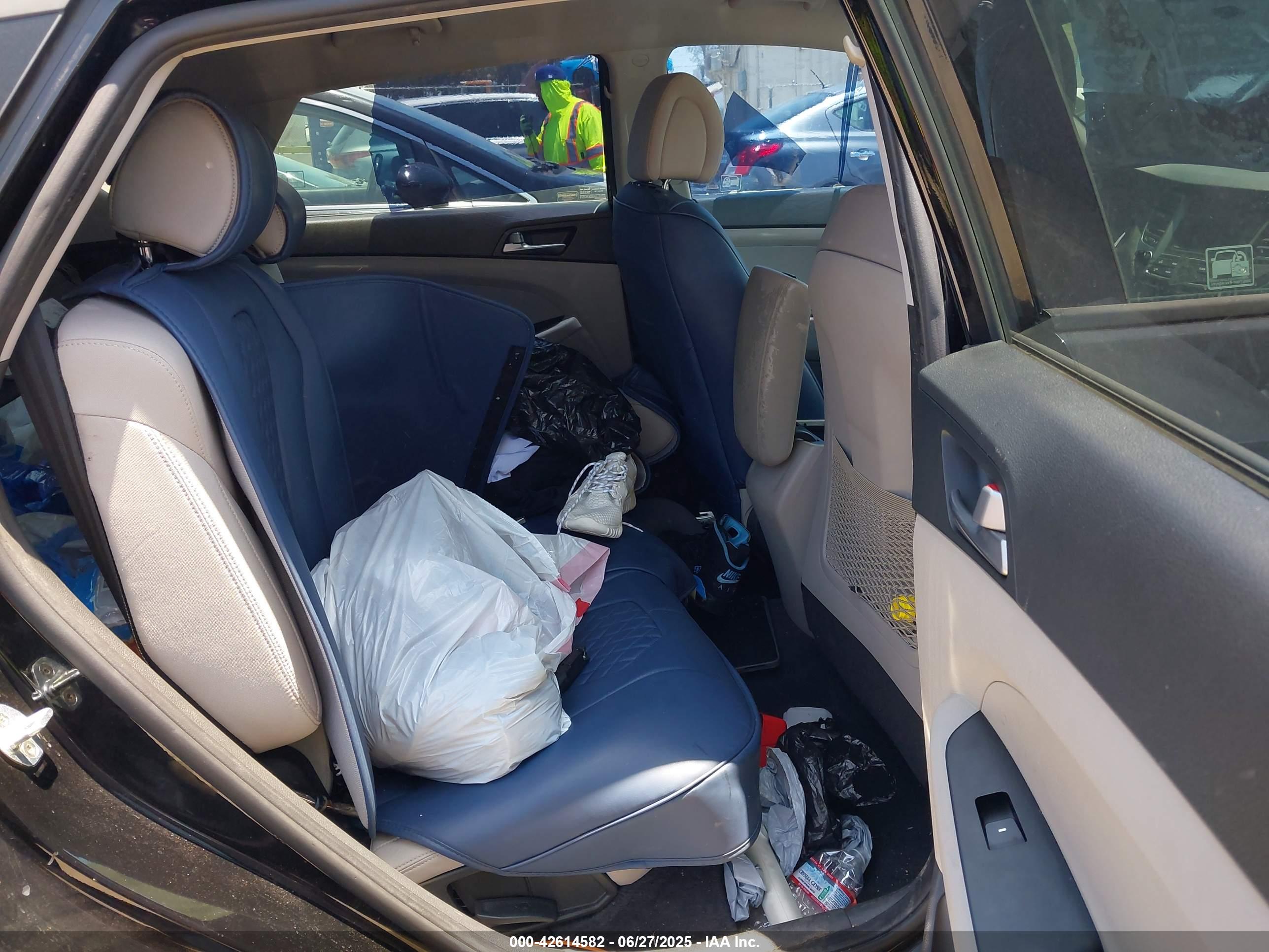HYUNDAI TUCSON image 8