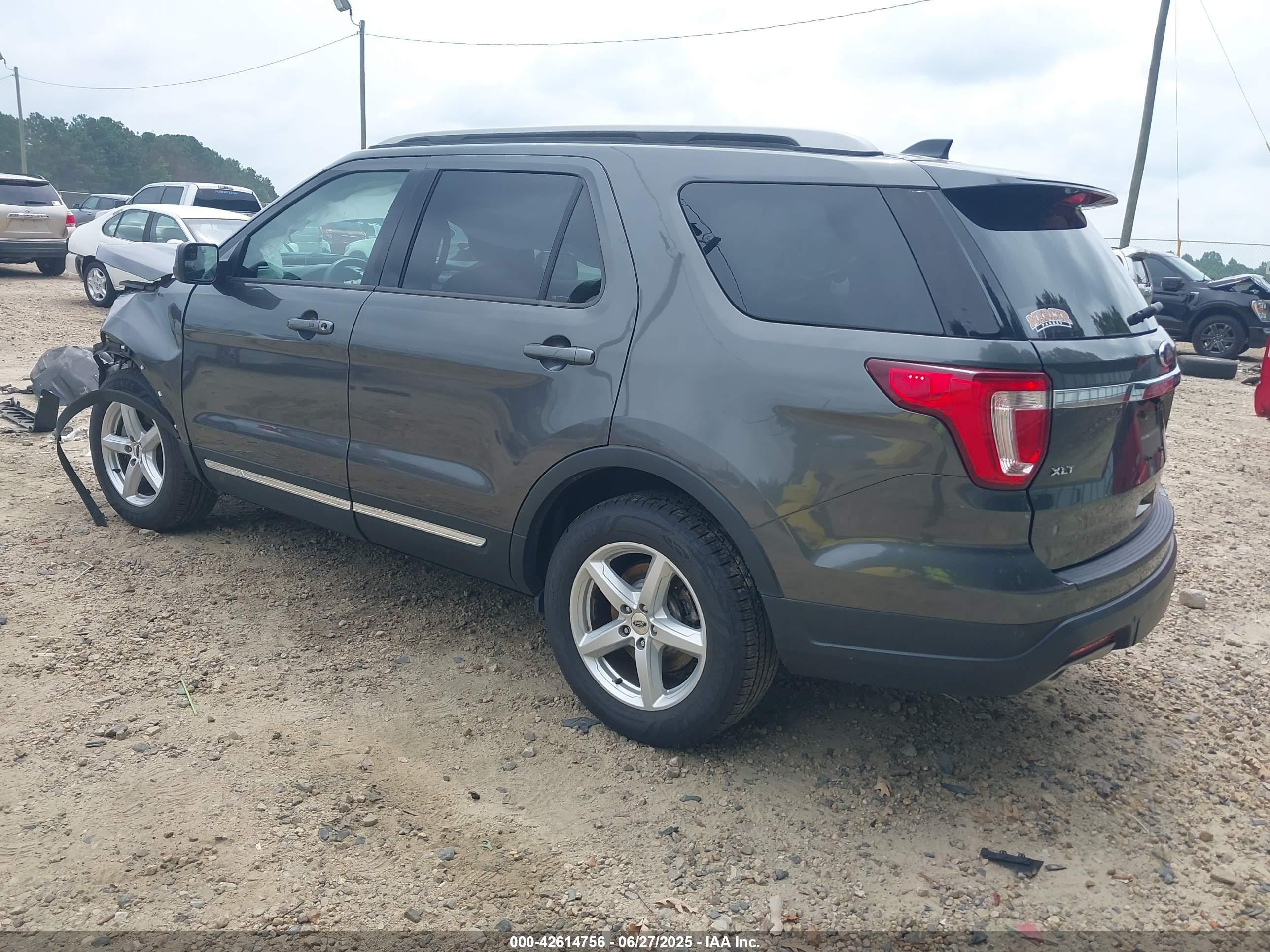 FORD EXPLORER image 3