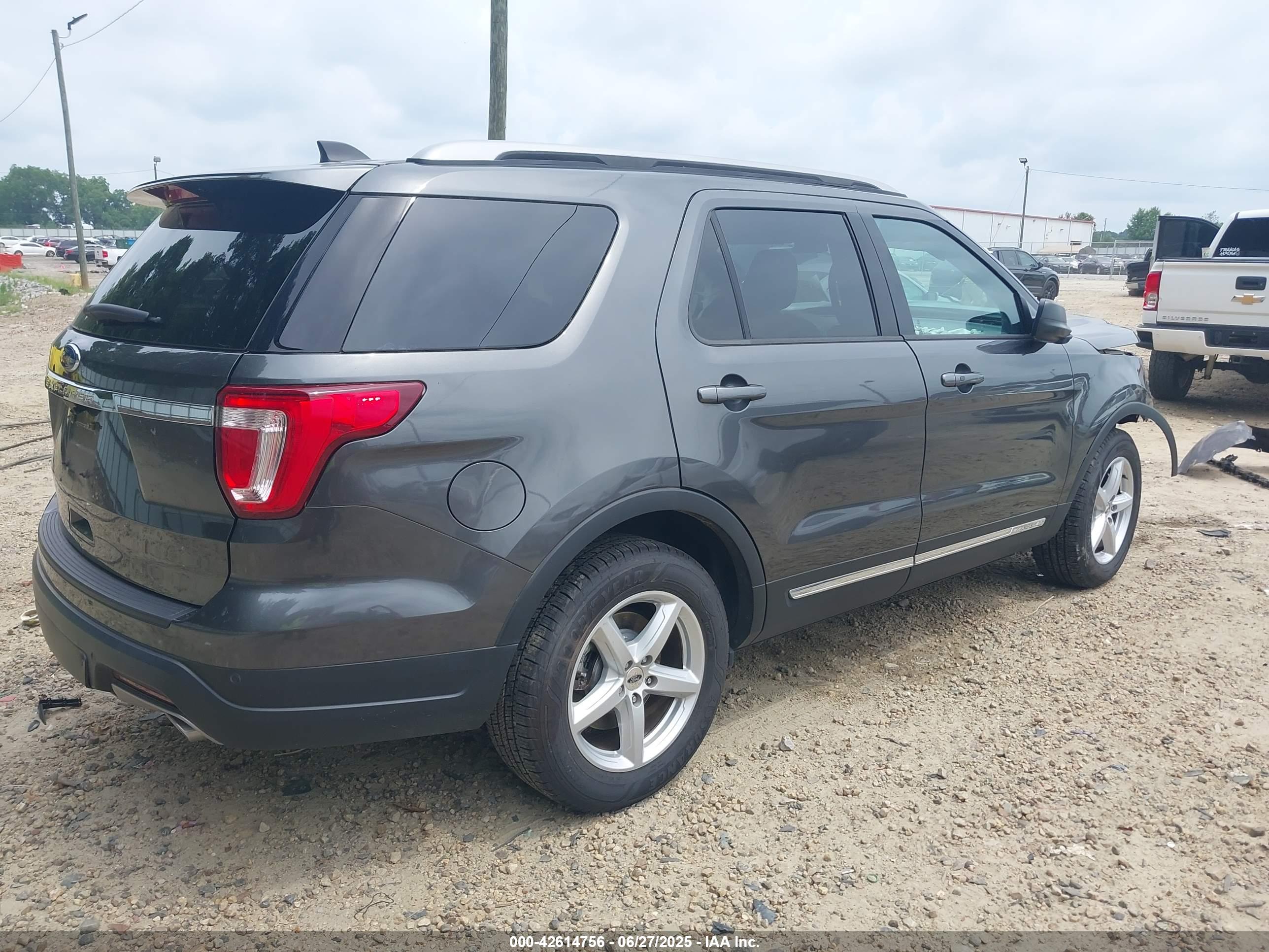 FORD EXPLORER image 4