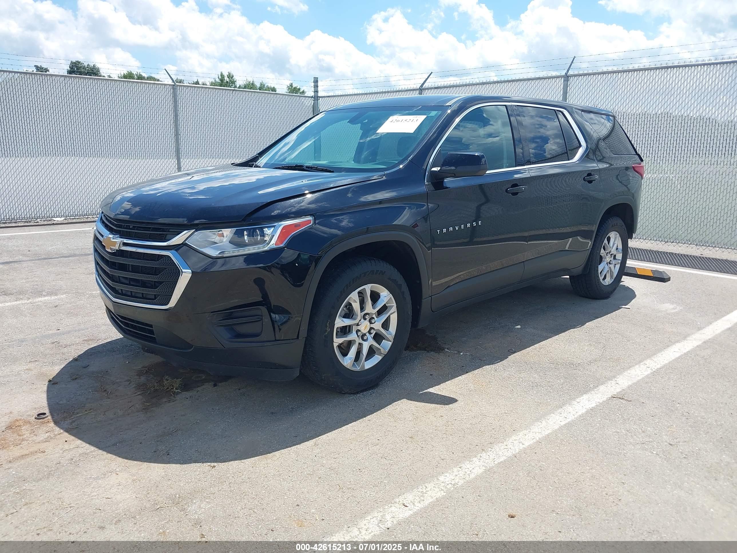 CHEVROLET TRAVERSE image 2
