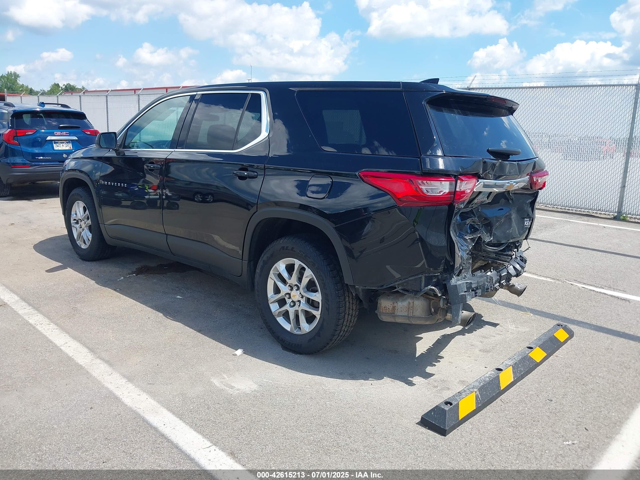 CHEVROLET TRAVERSE image 3