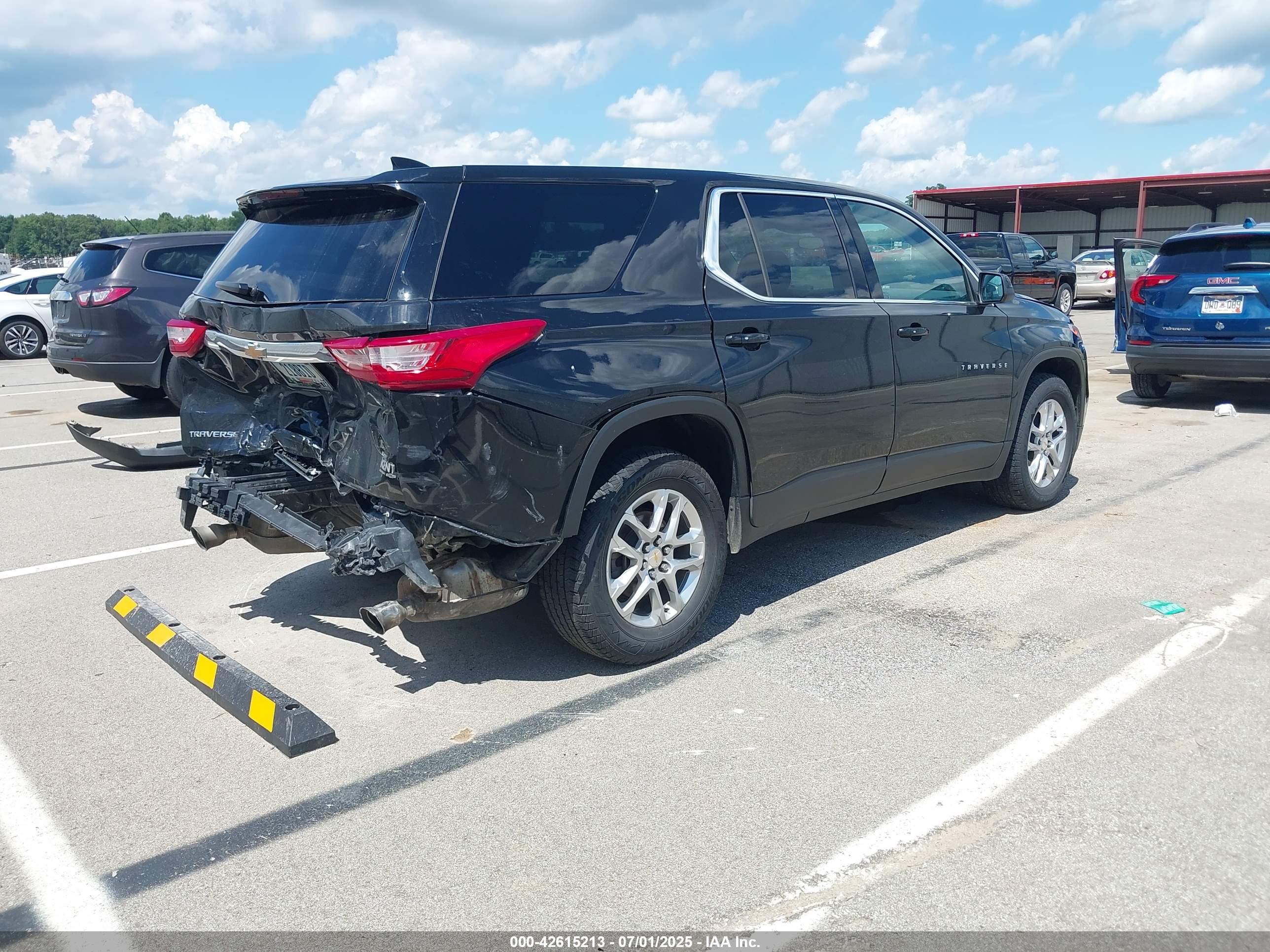 CHEVROLET TRAVERSE image 4