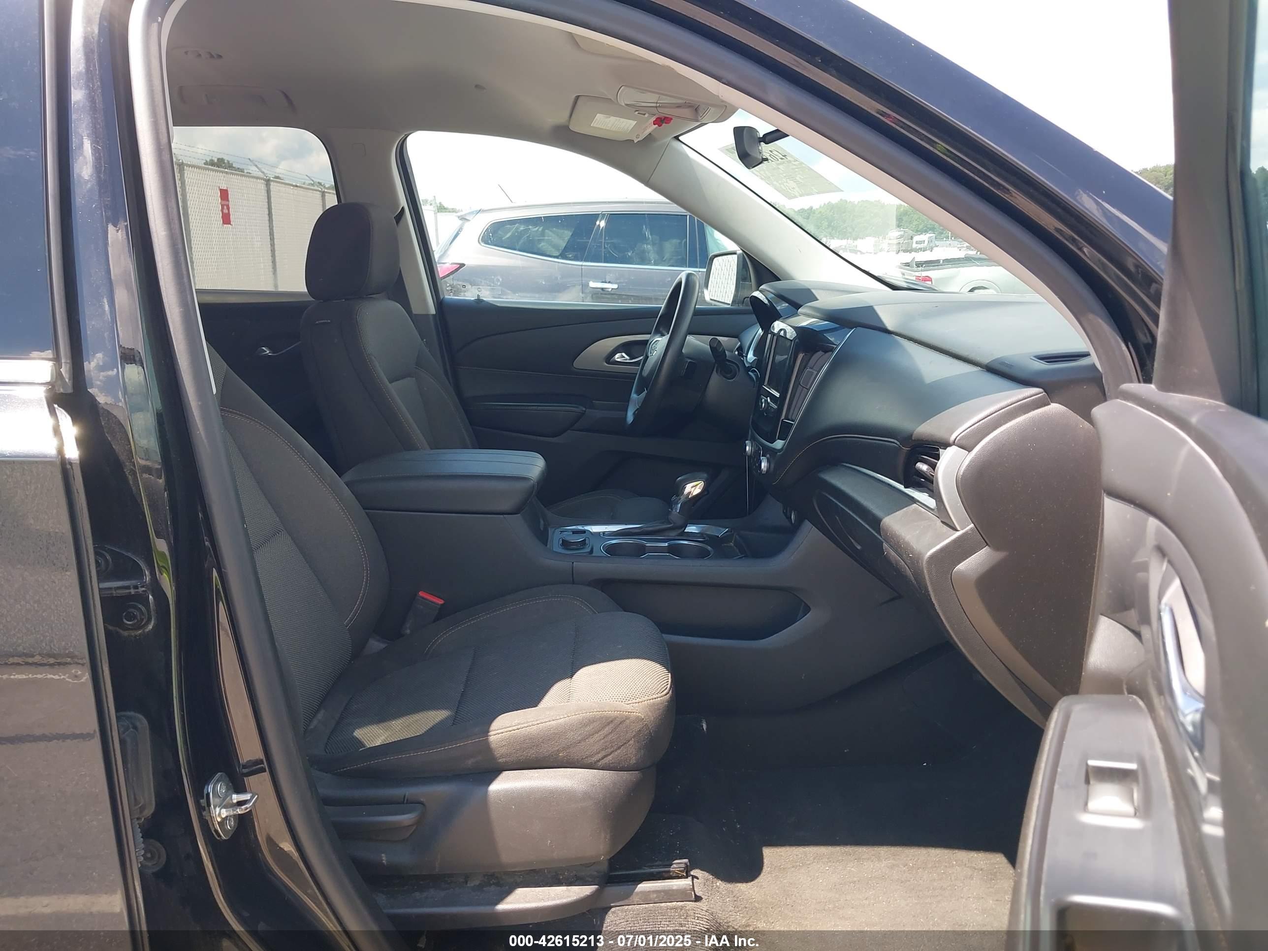 CHEVROLET TRAVERSE image 5