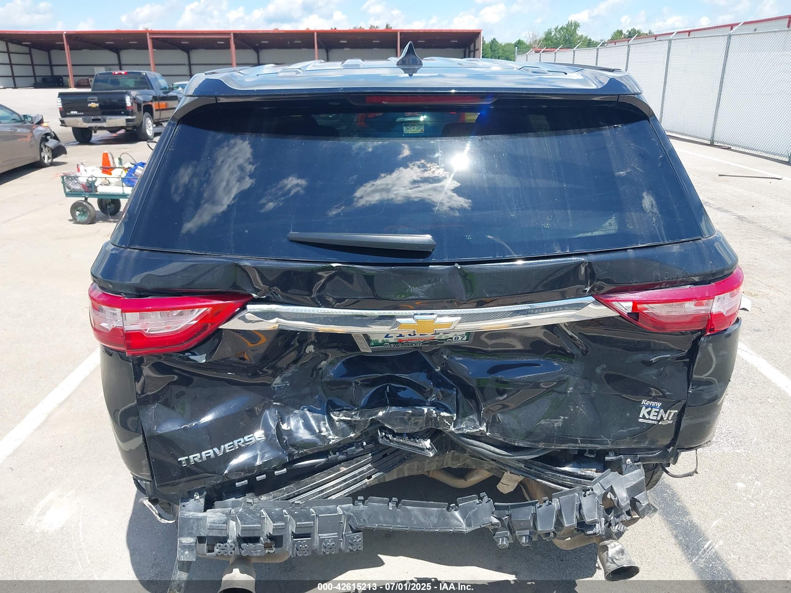 CHEVROLET TRAVERSE image 6
