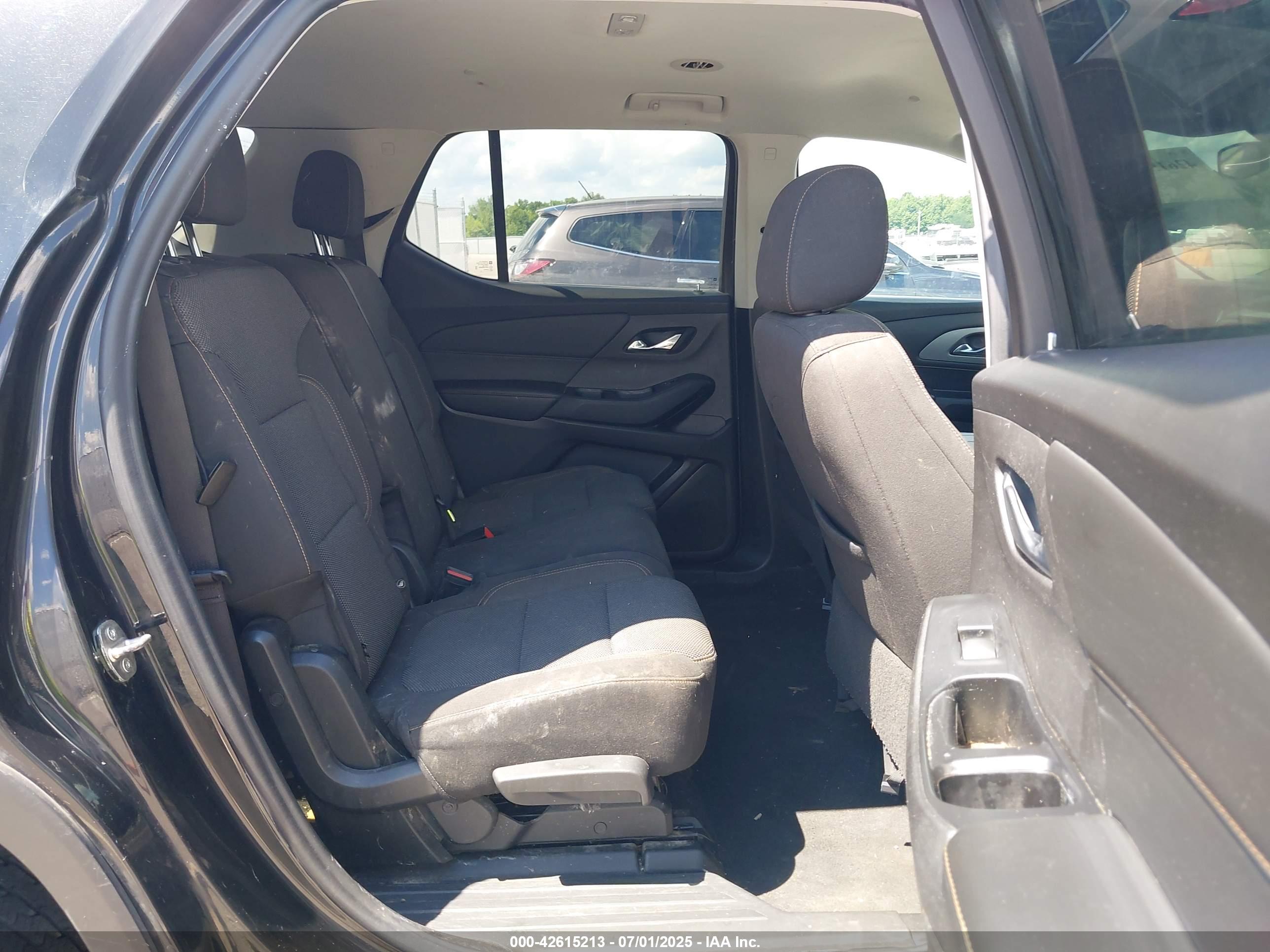 CHEVROLET TRAVERSE image 8