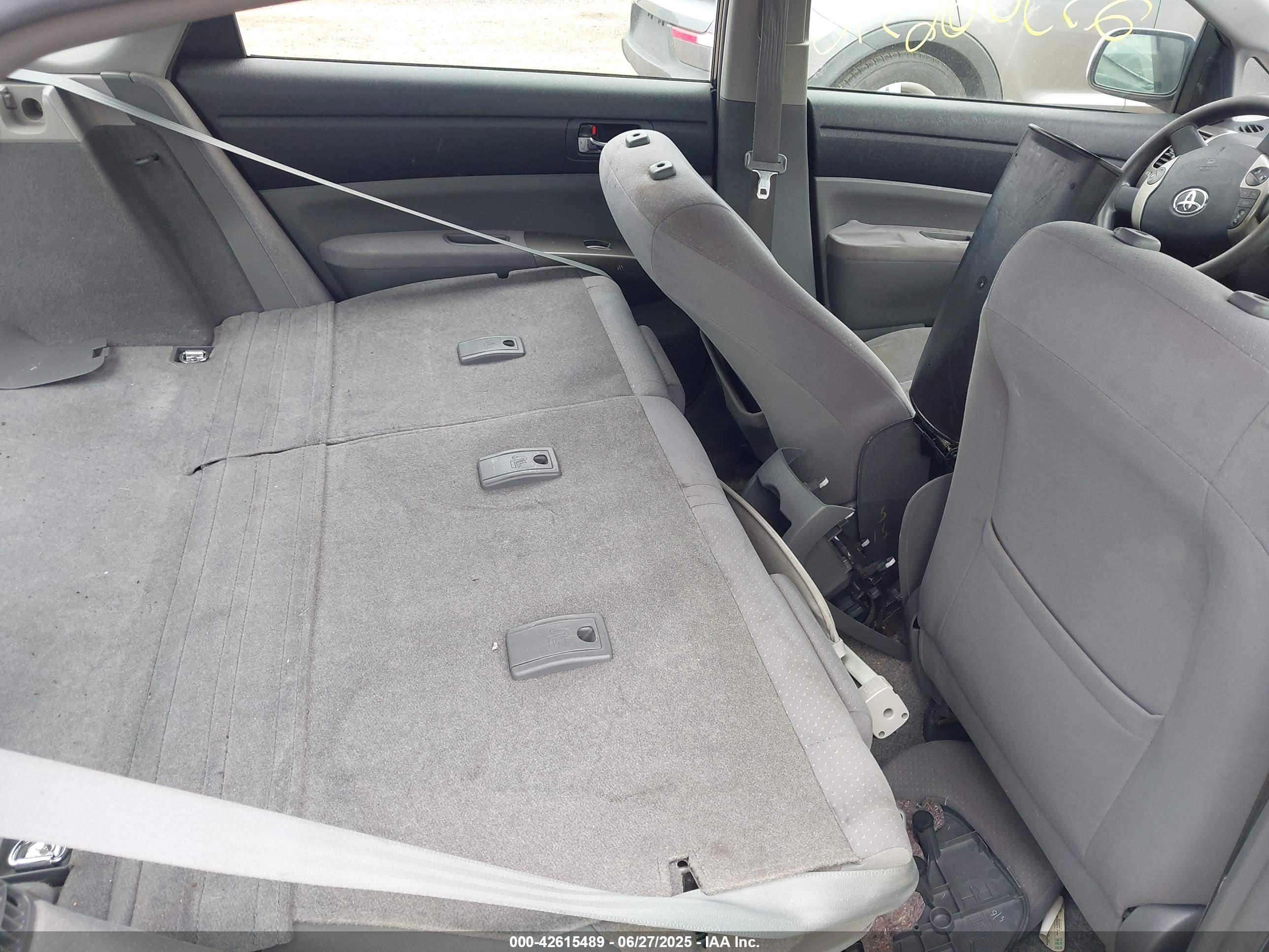 TOYOTA PRIUS image 8