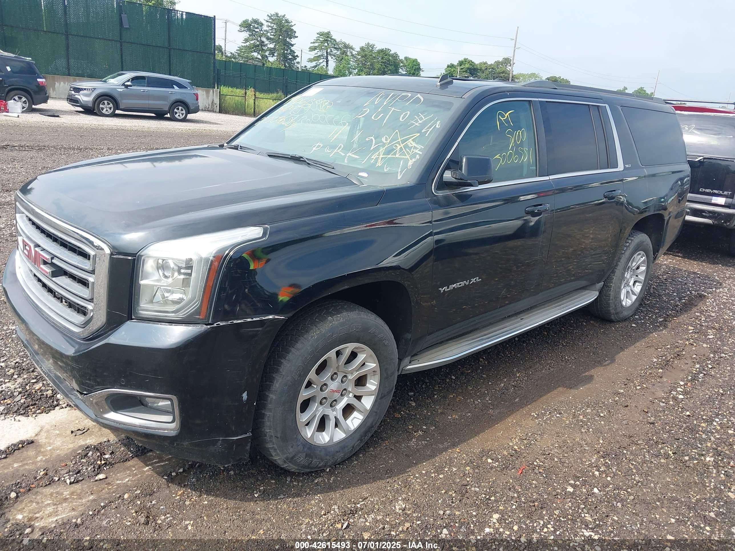 GMC YUKON image 2