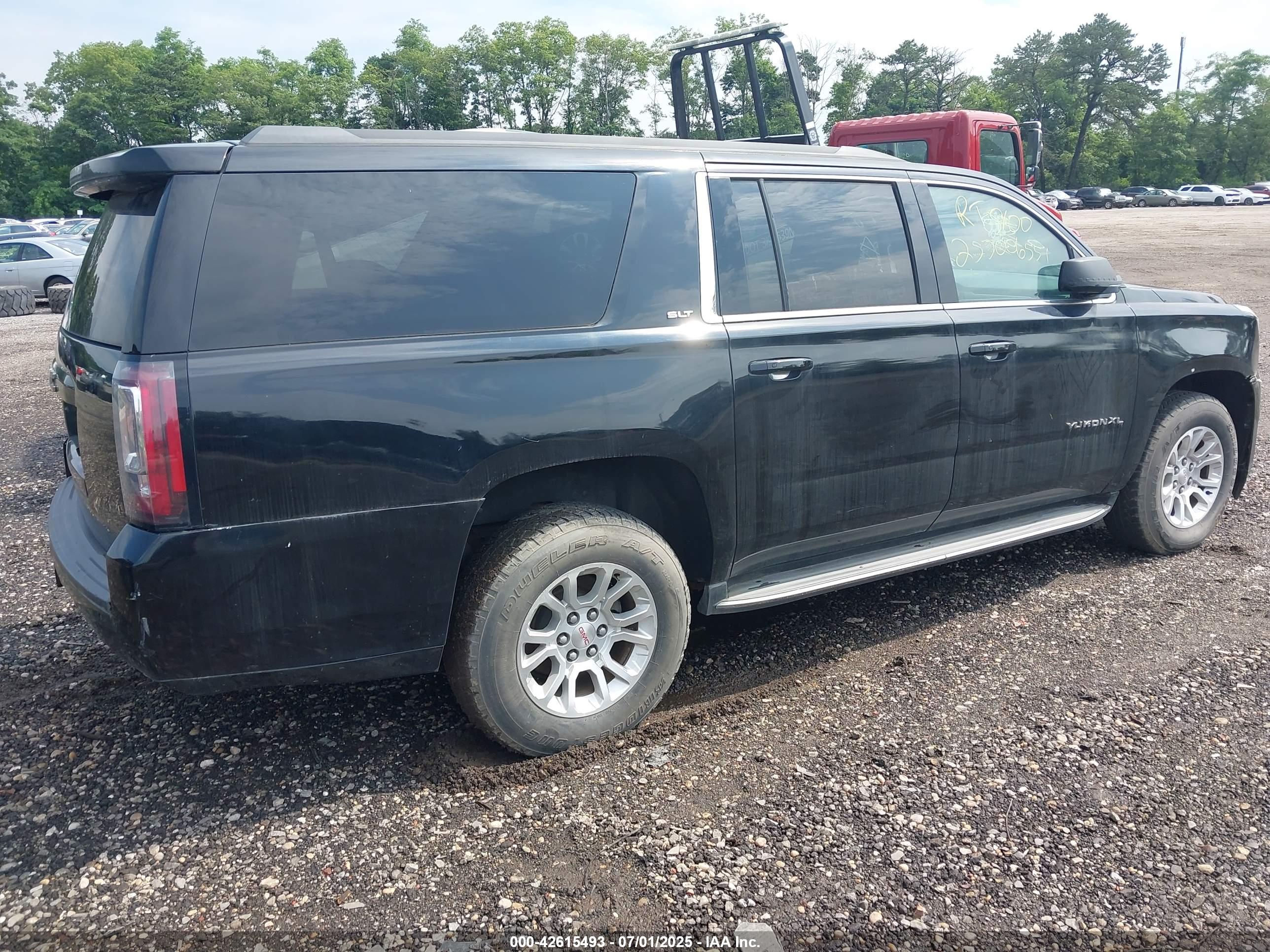 GMC YUKON image 4