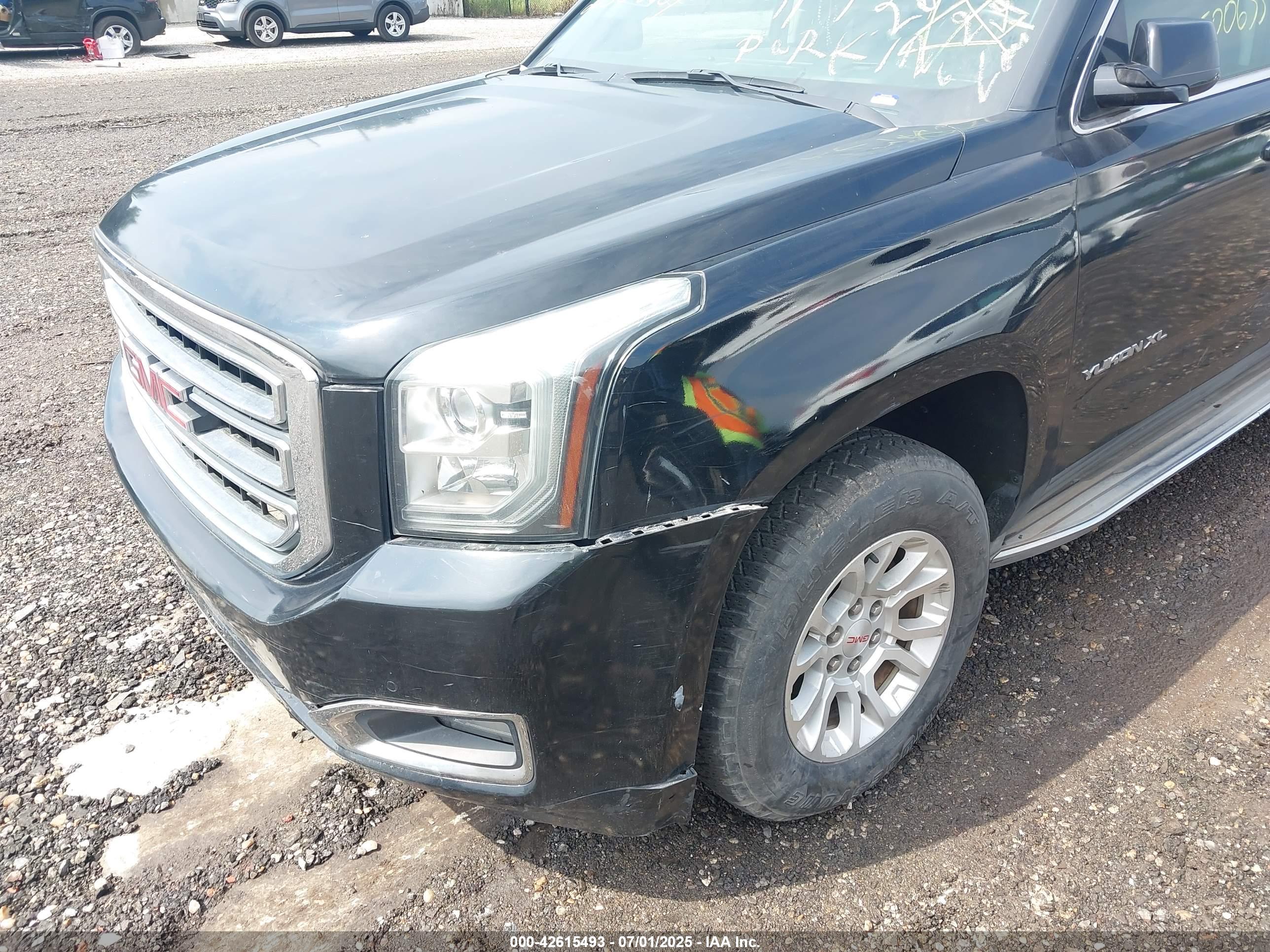 GMC YUKON image 6
