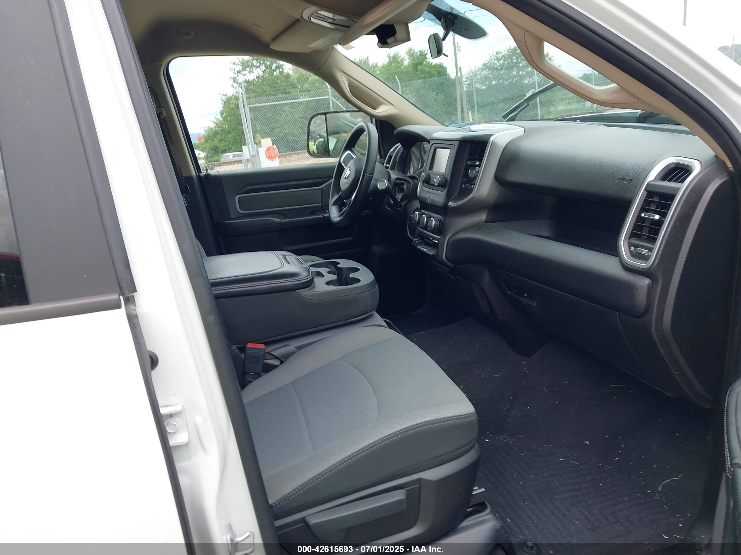 RAM 2500 image 5