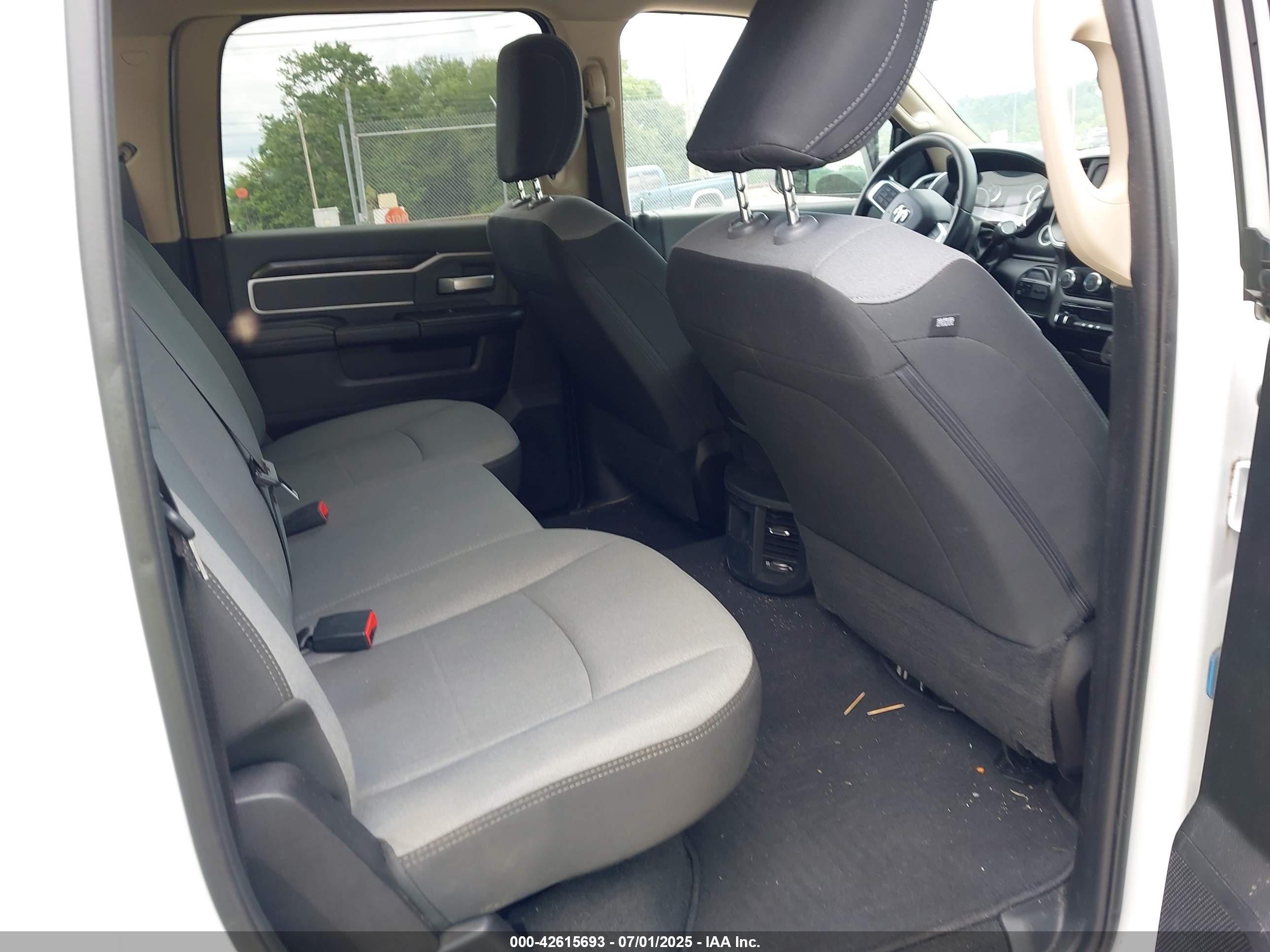 RAM 2500 image 8