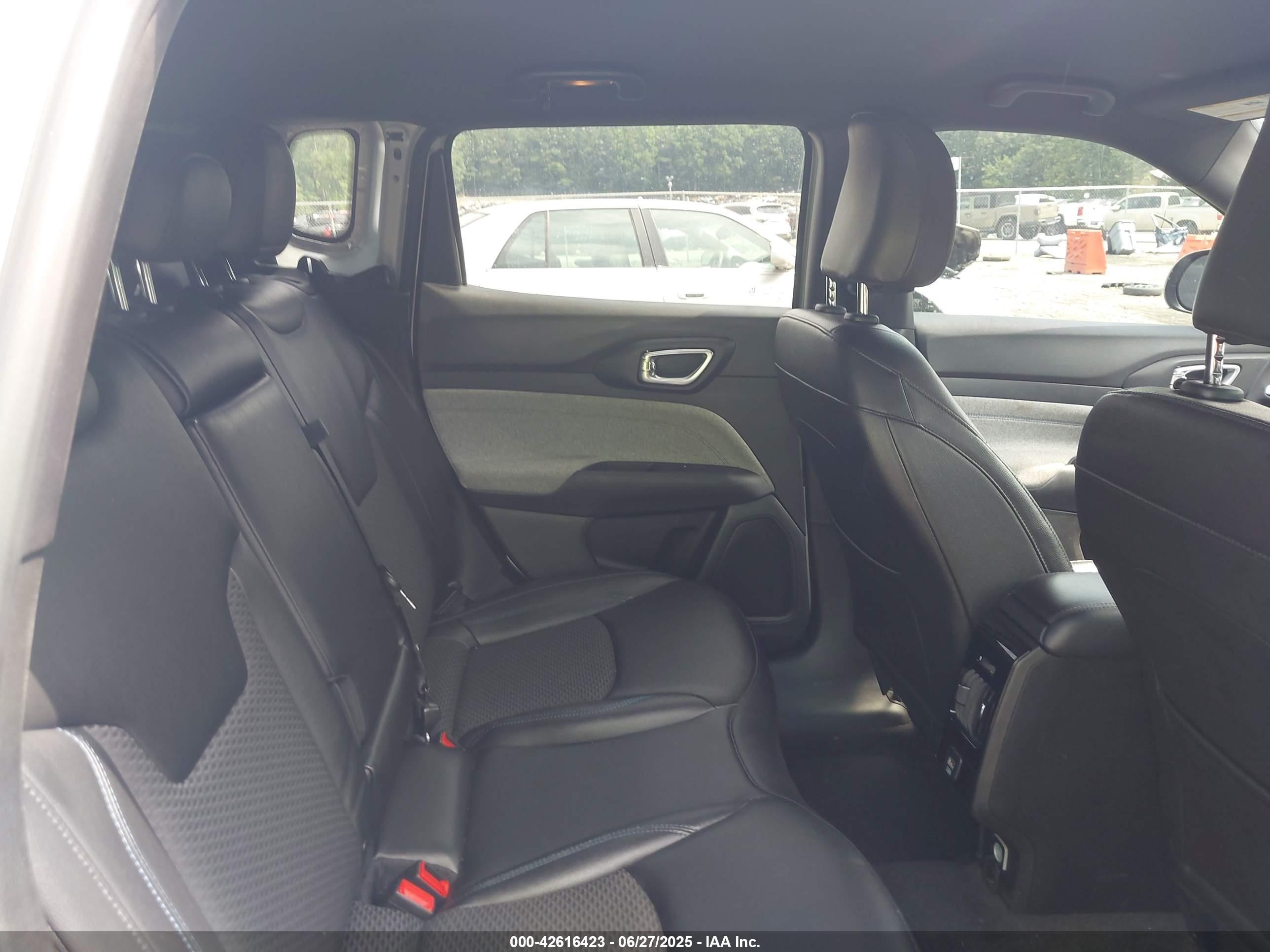 JEEP COMPASS image 8