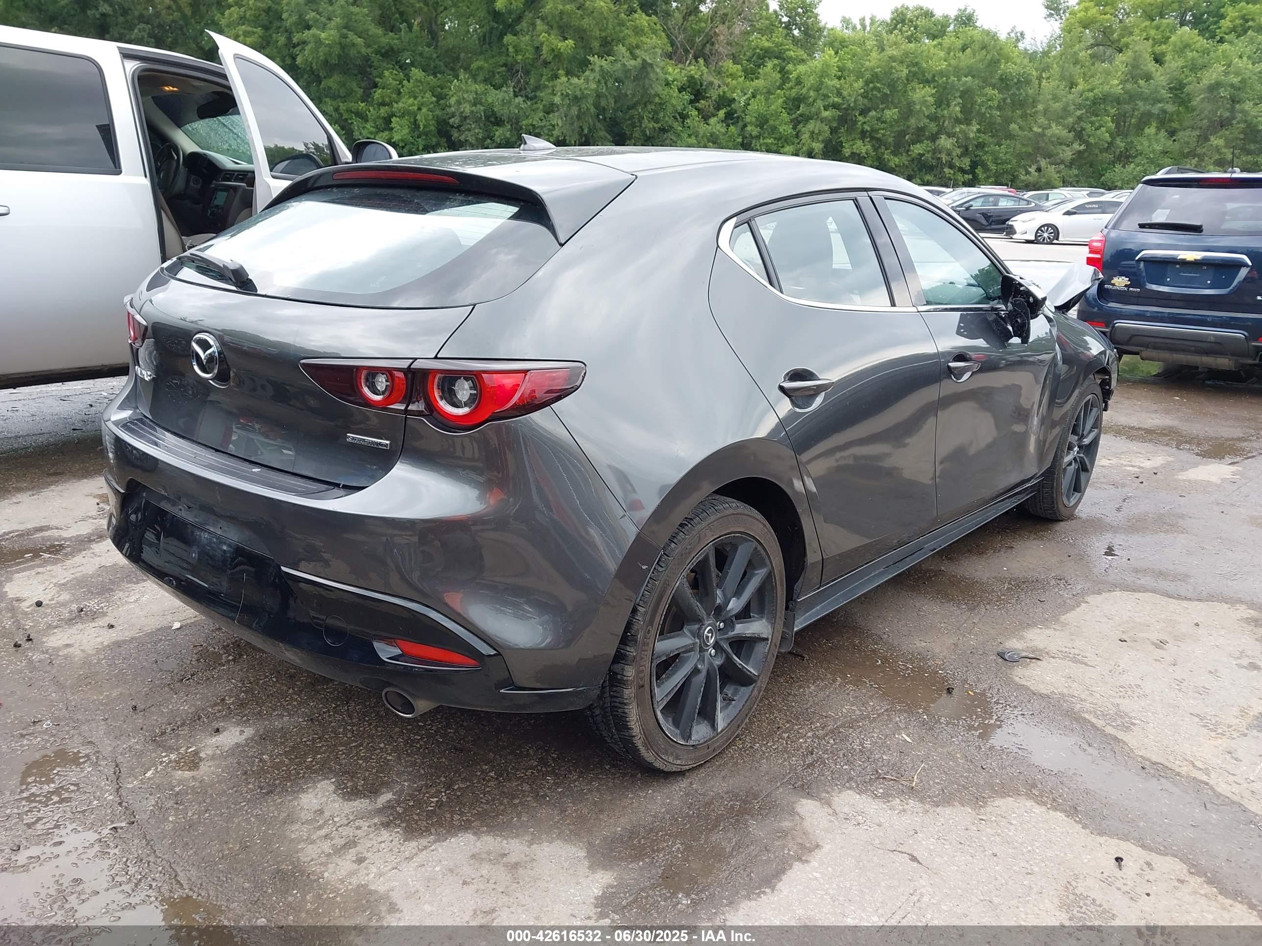 MAZDA MAZDA3 image 4