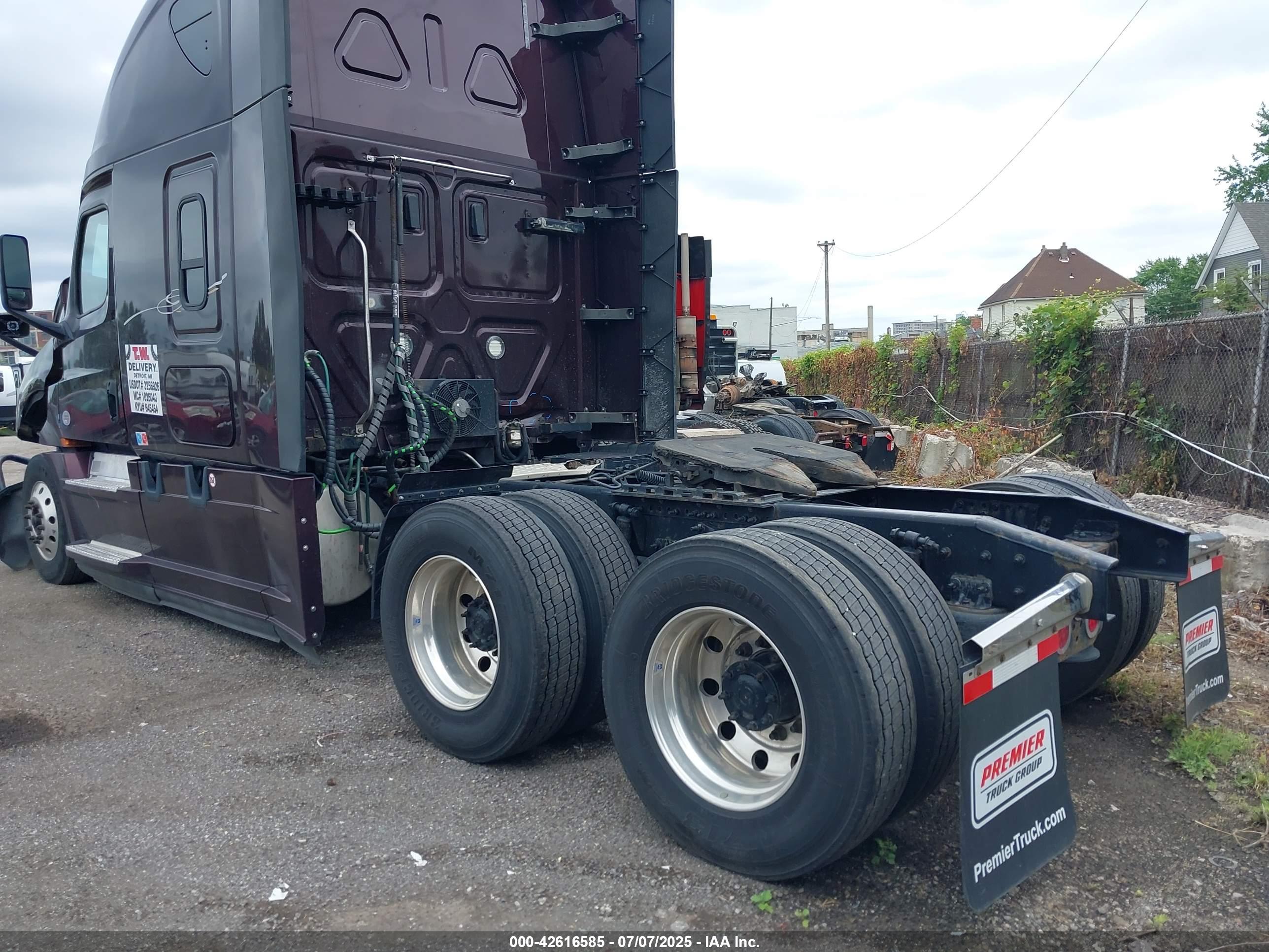 FREIGHTLINER NEW image 3