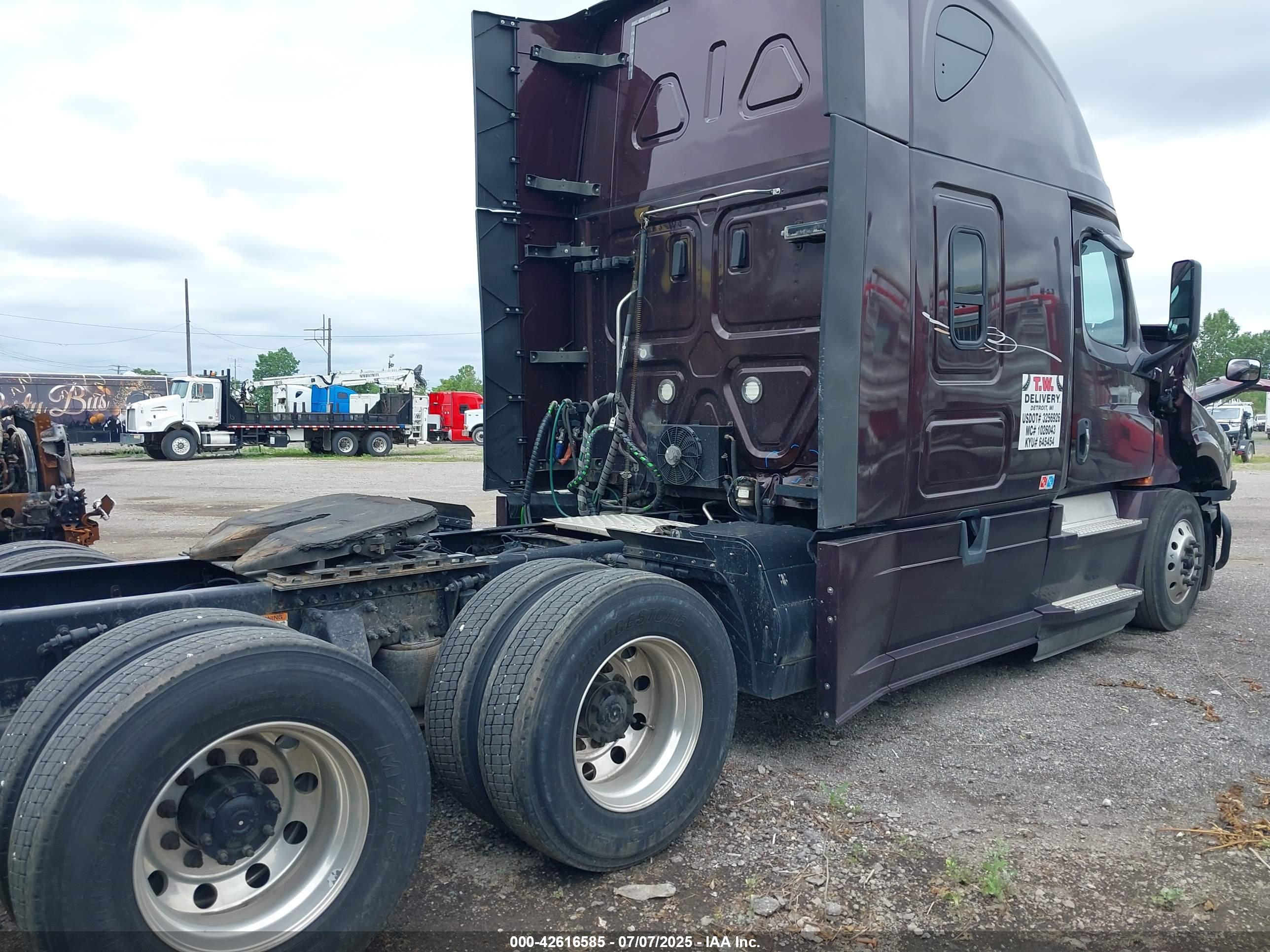 FREIGHTLINER NEW image 4