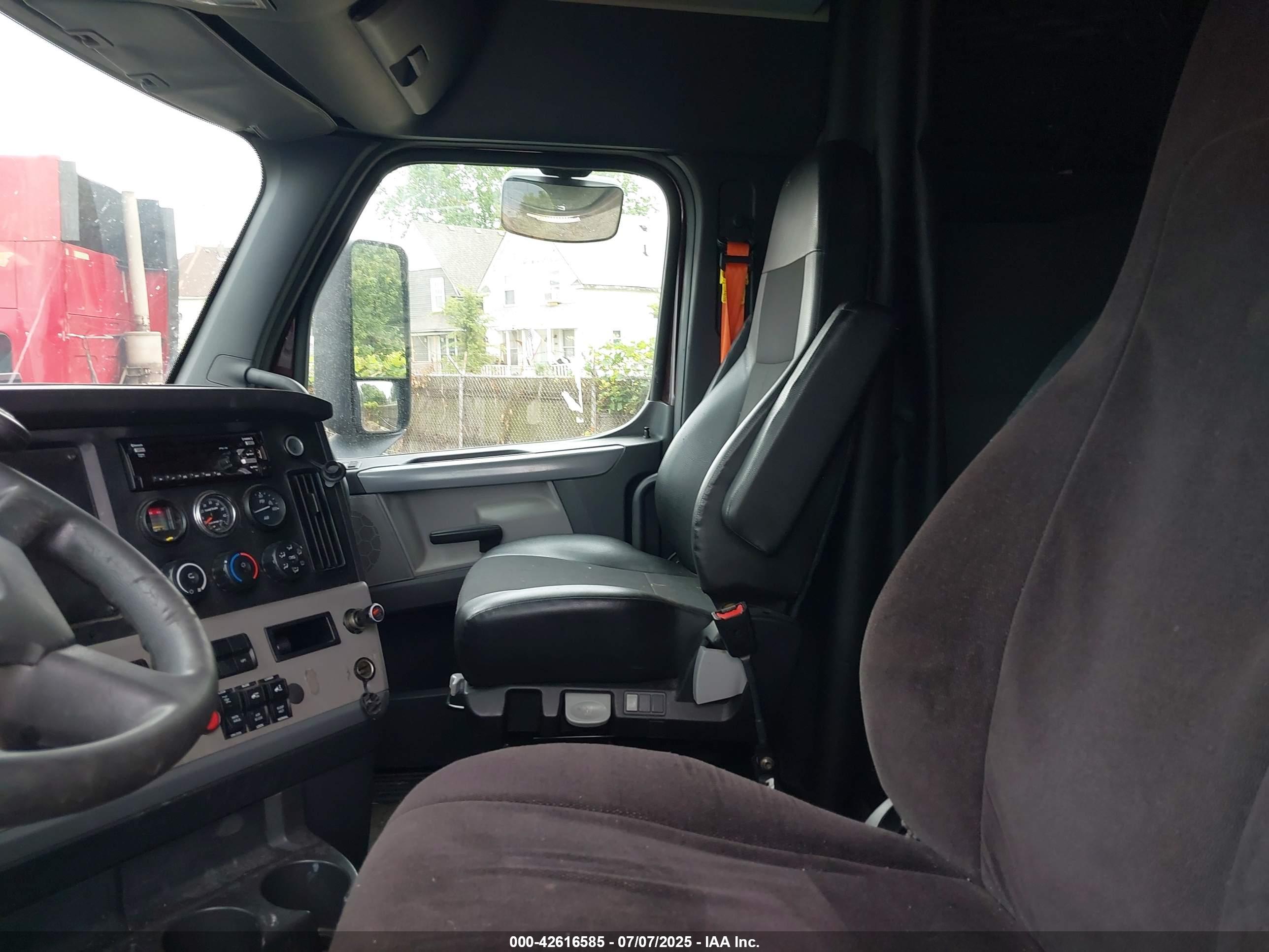 FREIGHTLINER NEW image 8