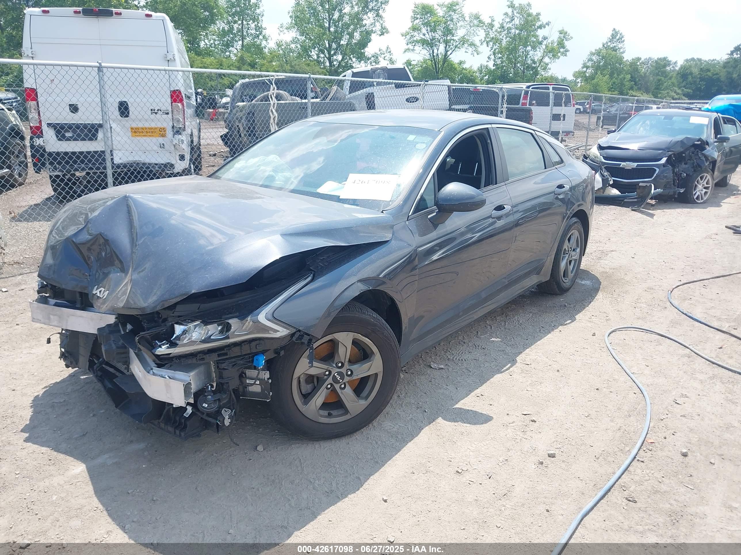 KIA K5 image 2