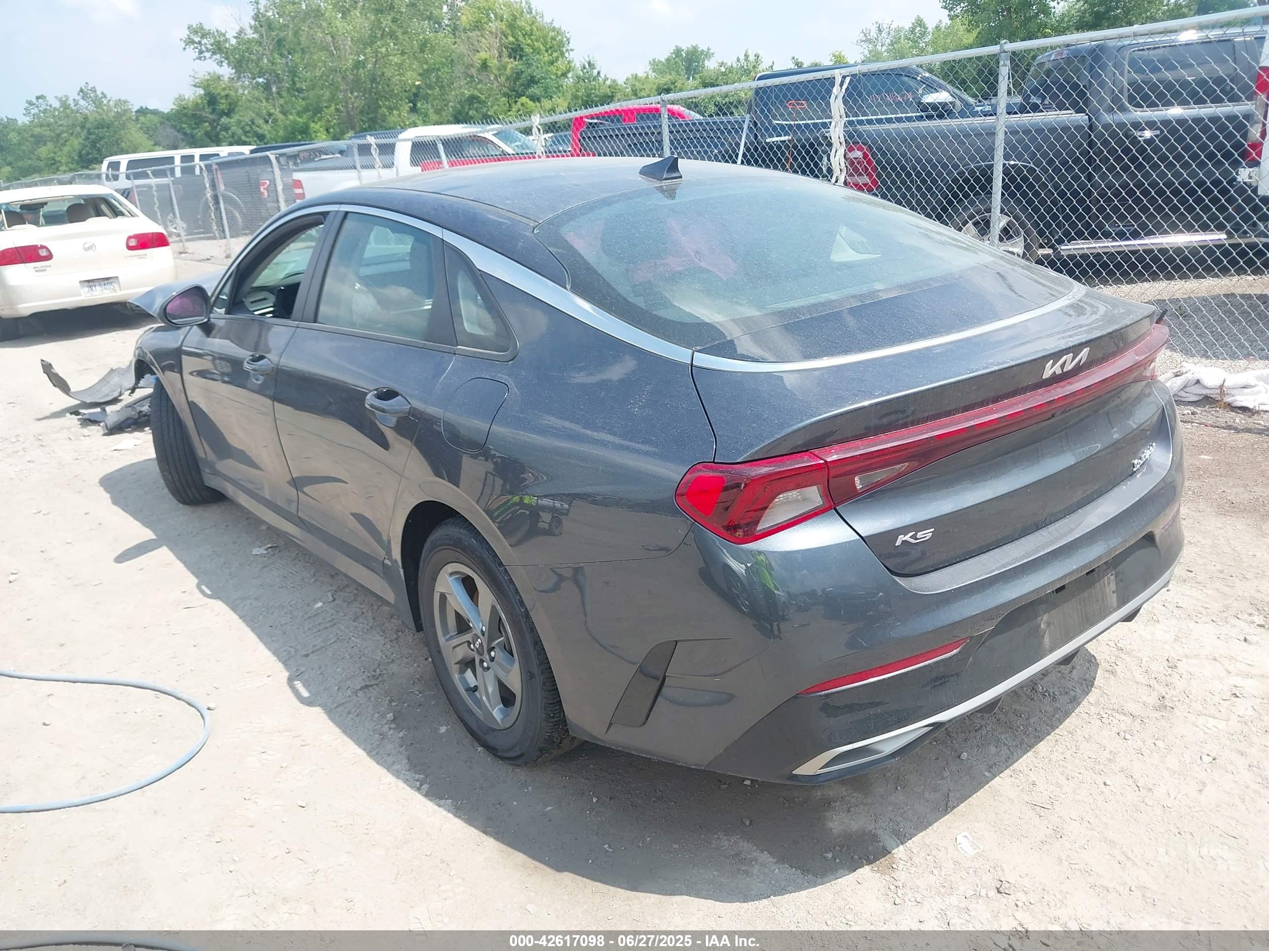 KIA K5 image 3
