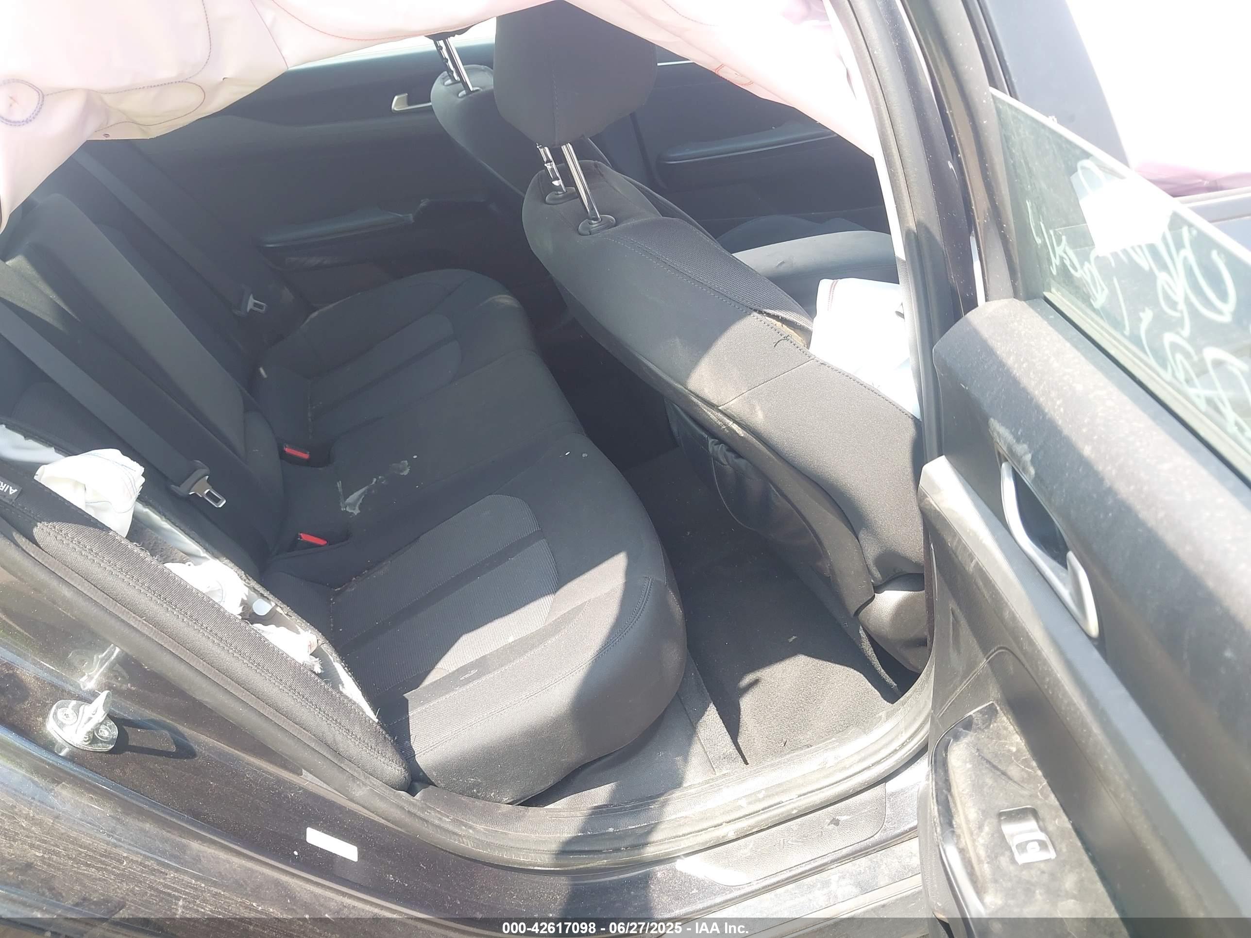 KIA K5 image 8