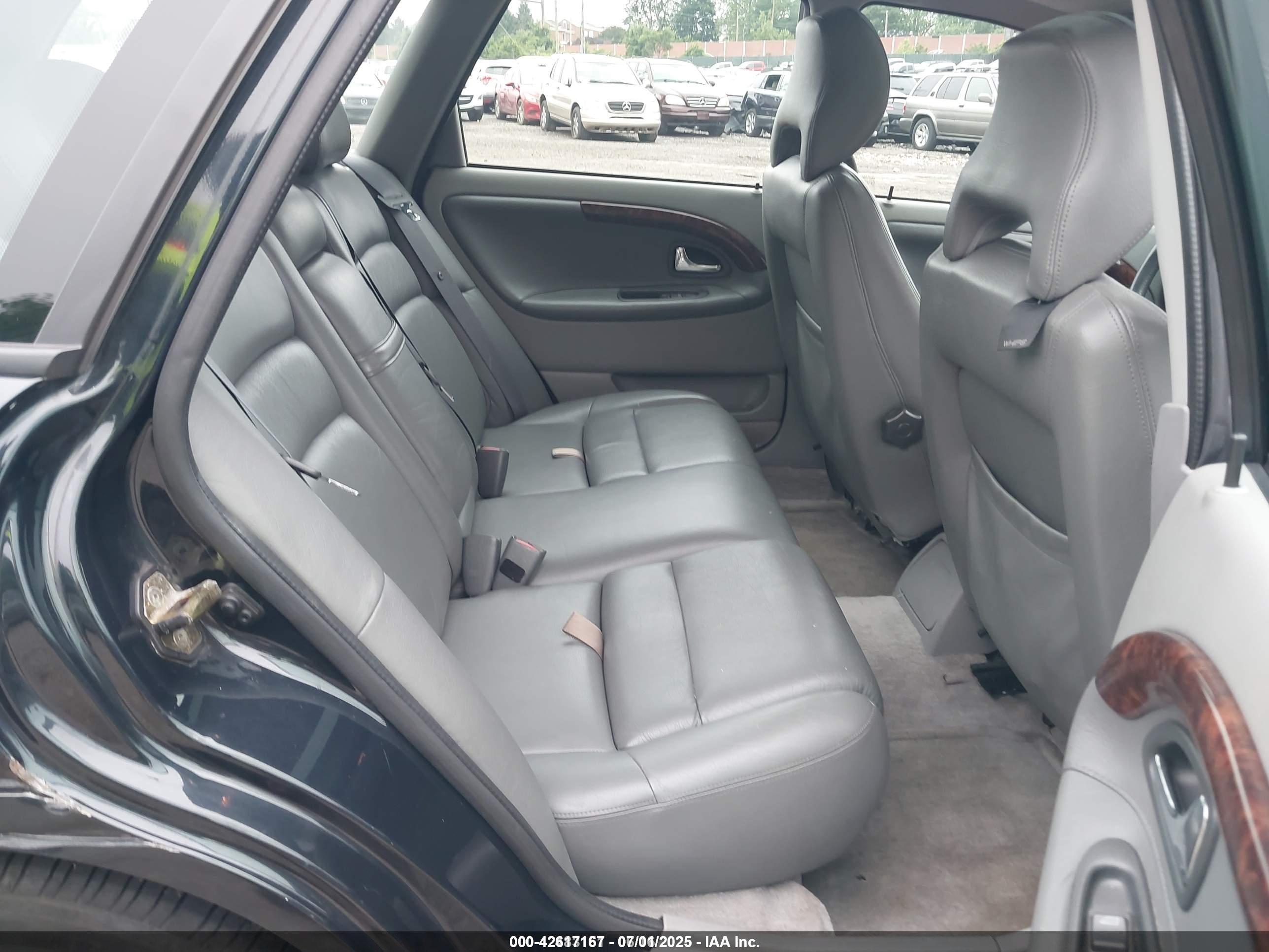 VOLVO V40 image 8
