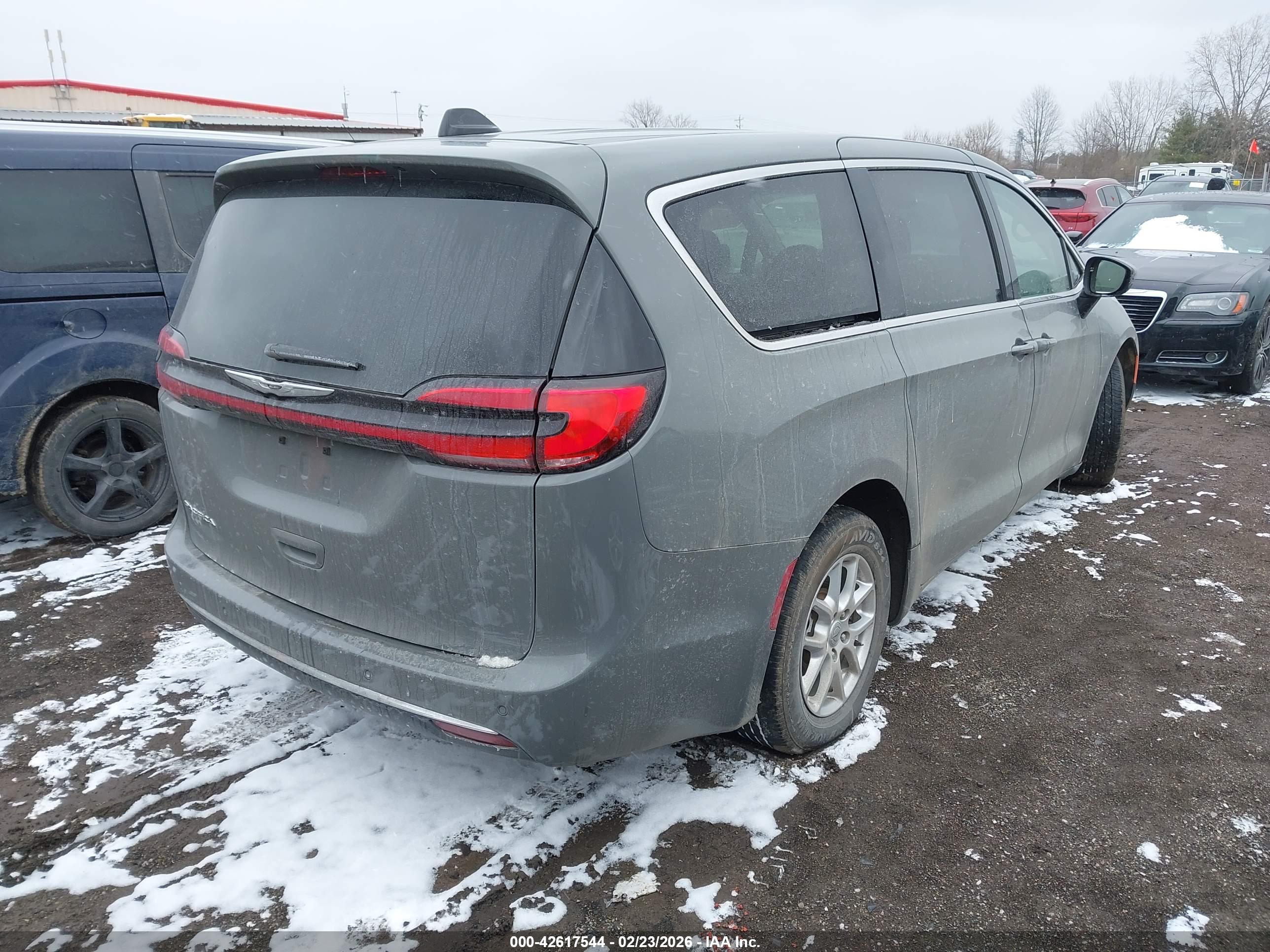 CHRYSLER PACIFICA image 4