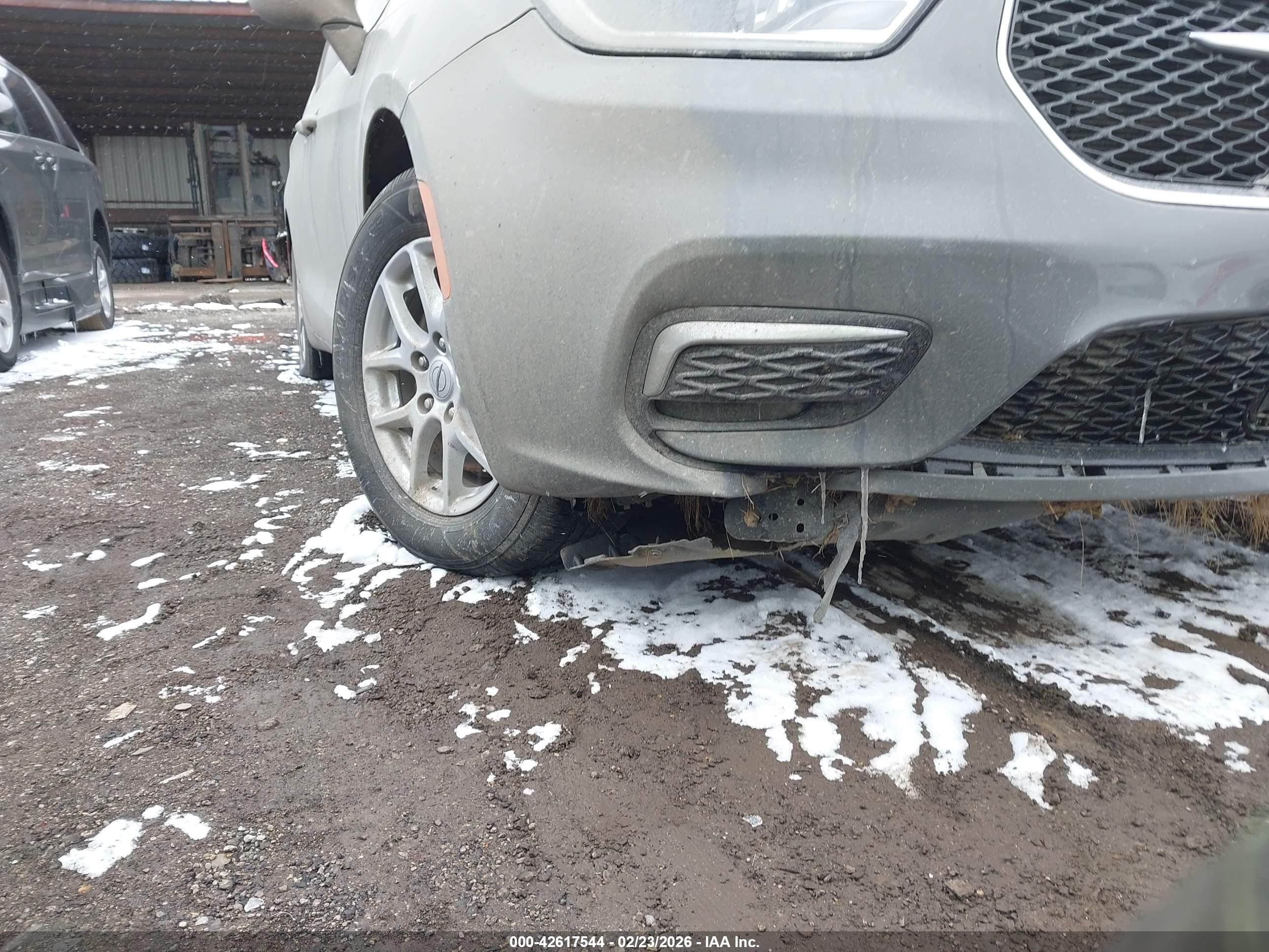 CHRYSLER PACIFICA image 6