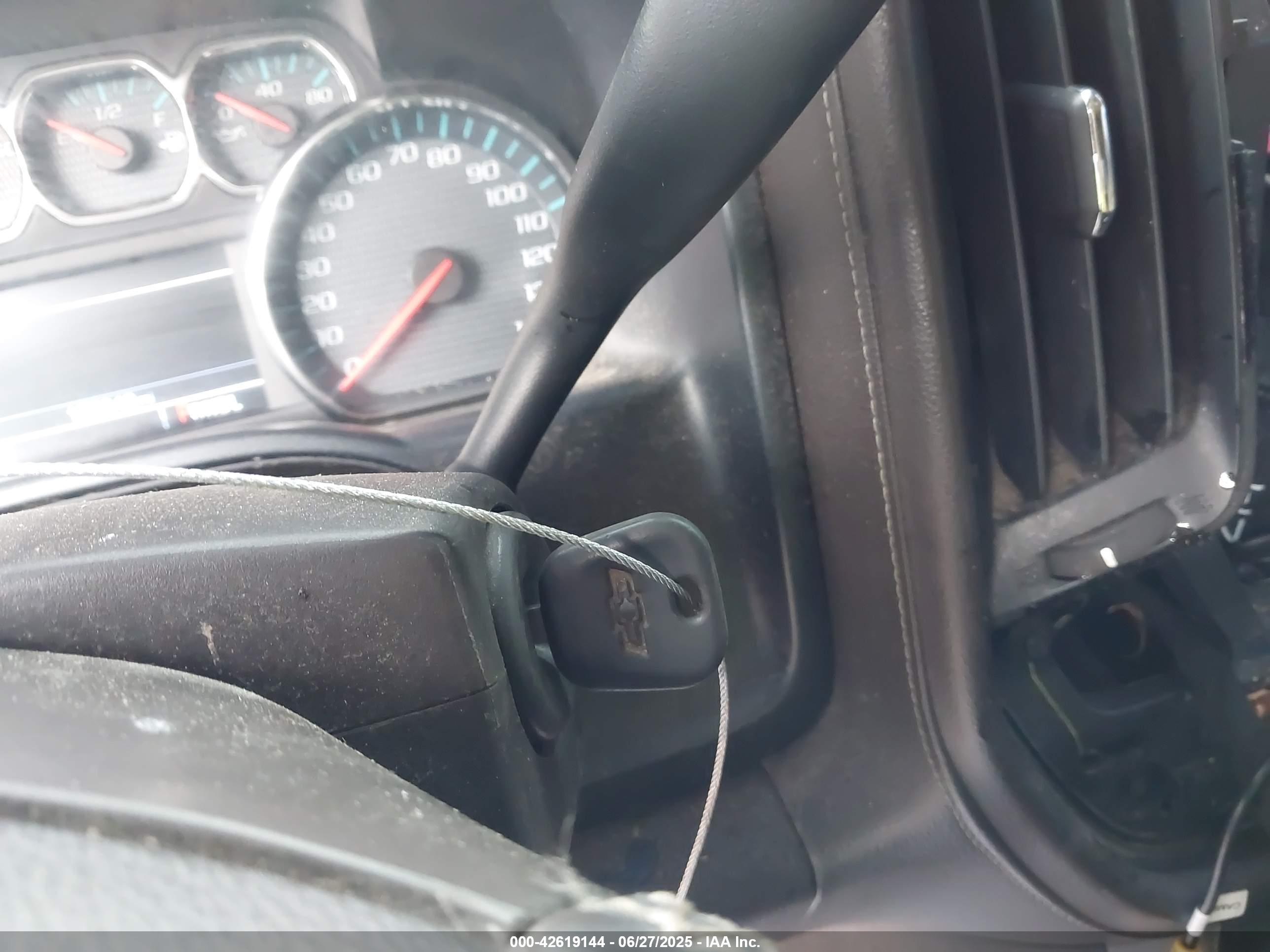 CHEVROLET SILVERADO image 11
