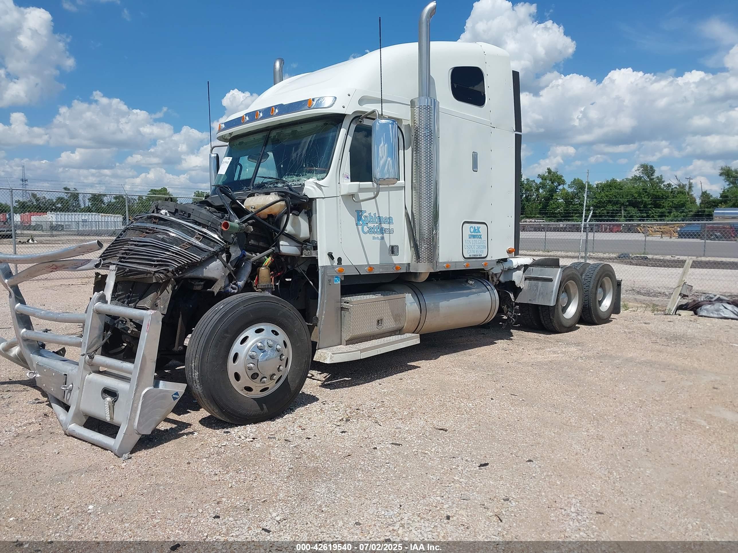 FREIGHTLINER M2 image 2