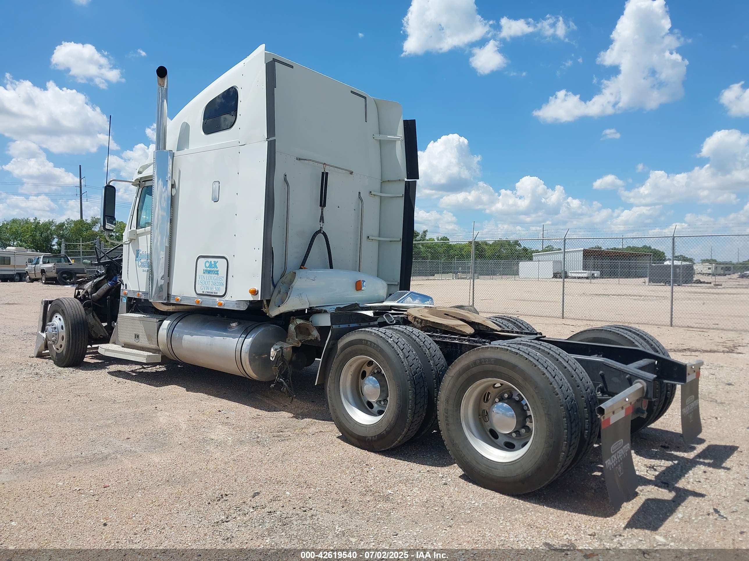 FREIGHTLINER M2 image 3