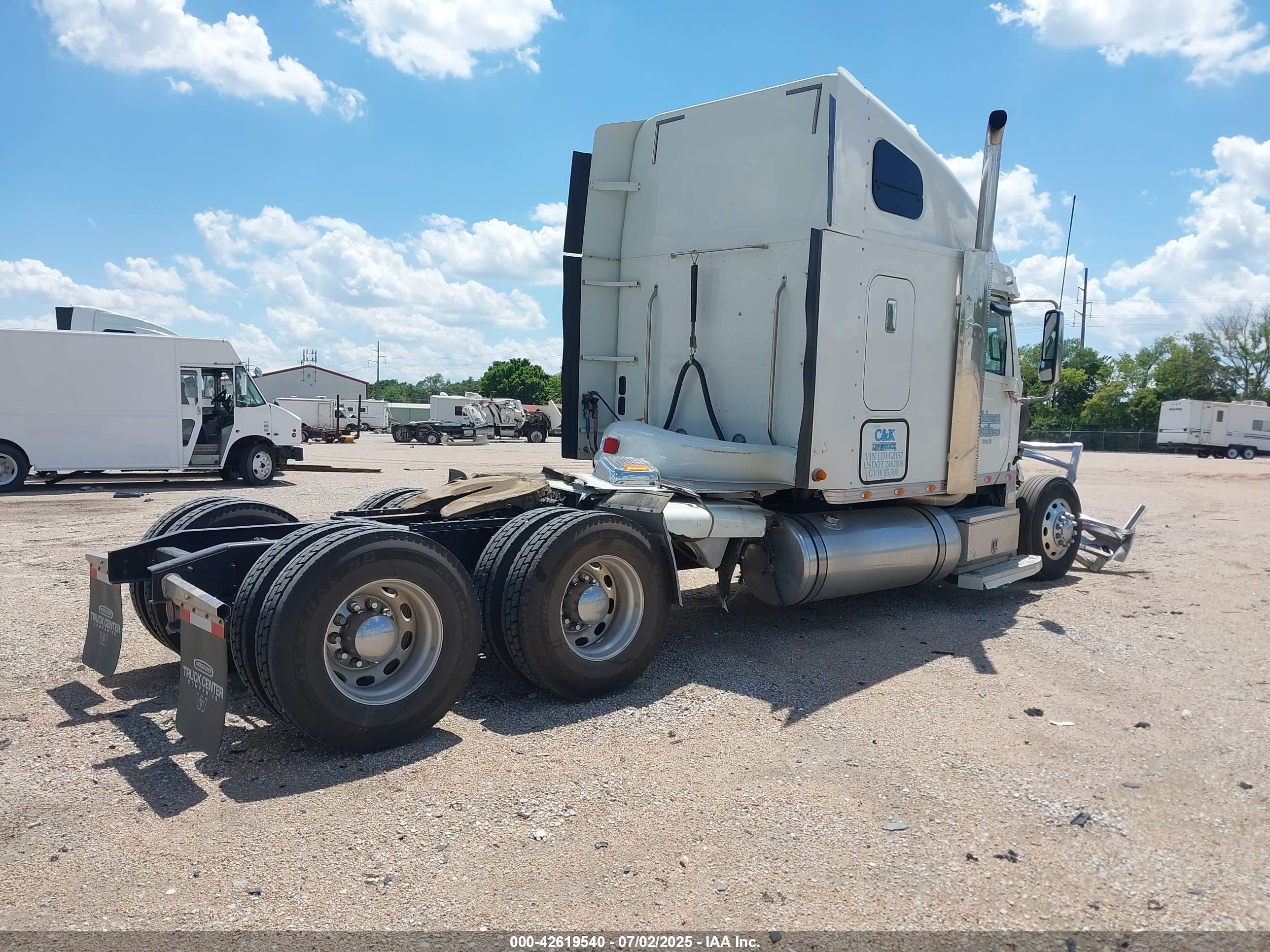 FREIGHTLINER M2 image 4